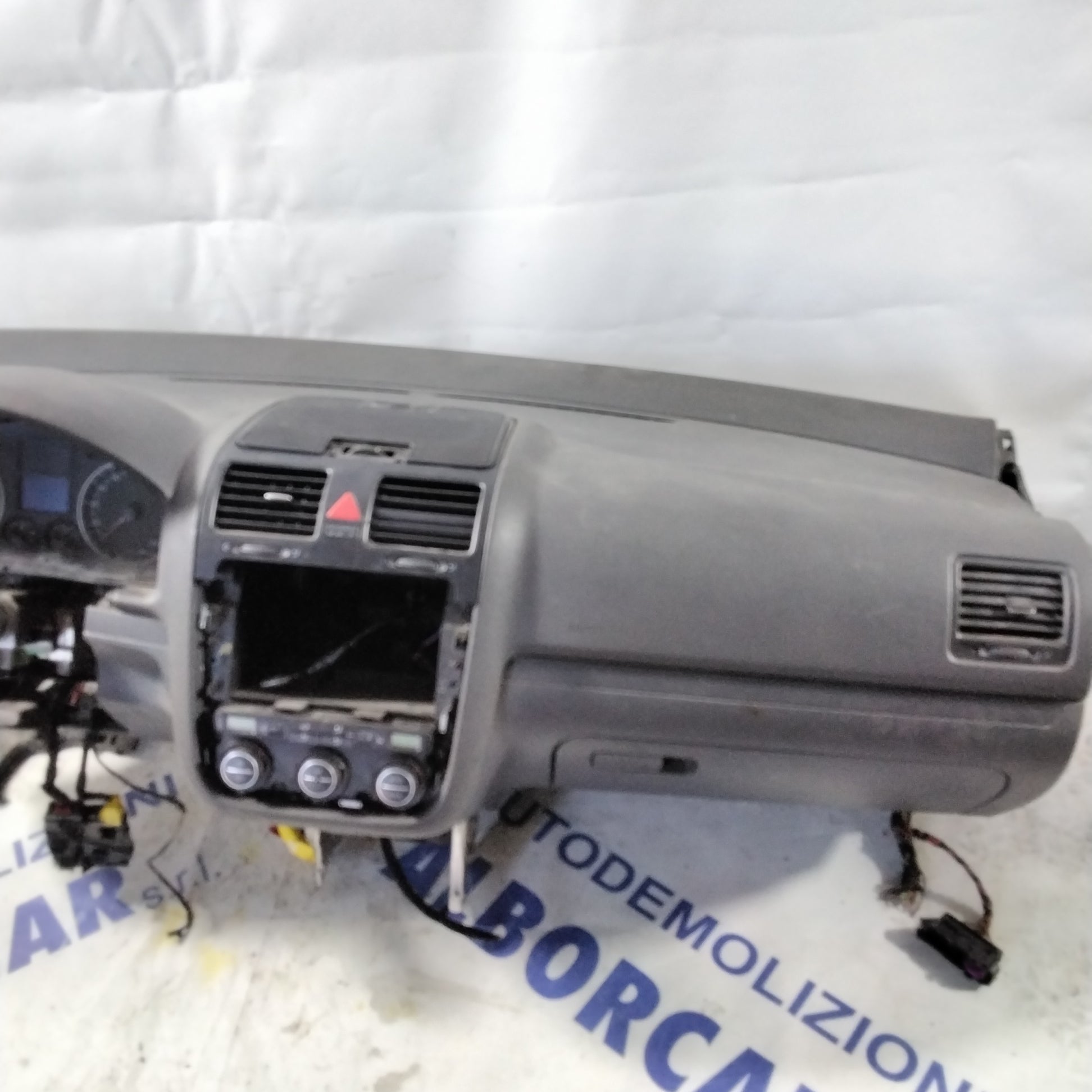 complete dashboard Volkswagen Golf 5 year 2006 (sf19p3)