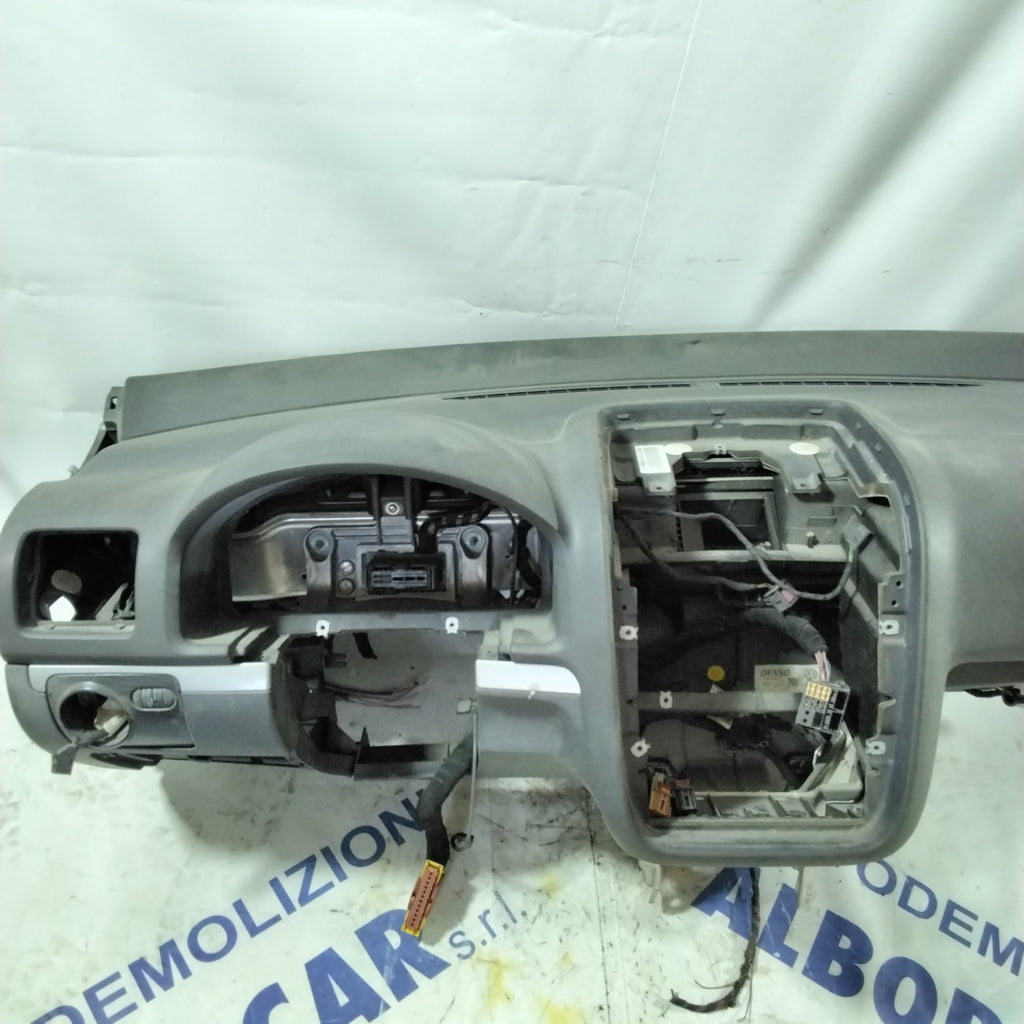dashboard volkswagen golf 5 year 2006 (sf19p3)