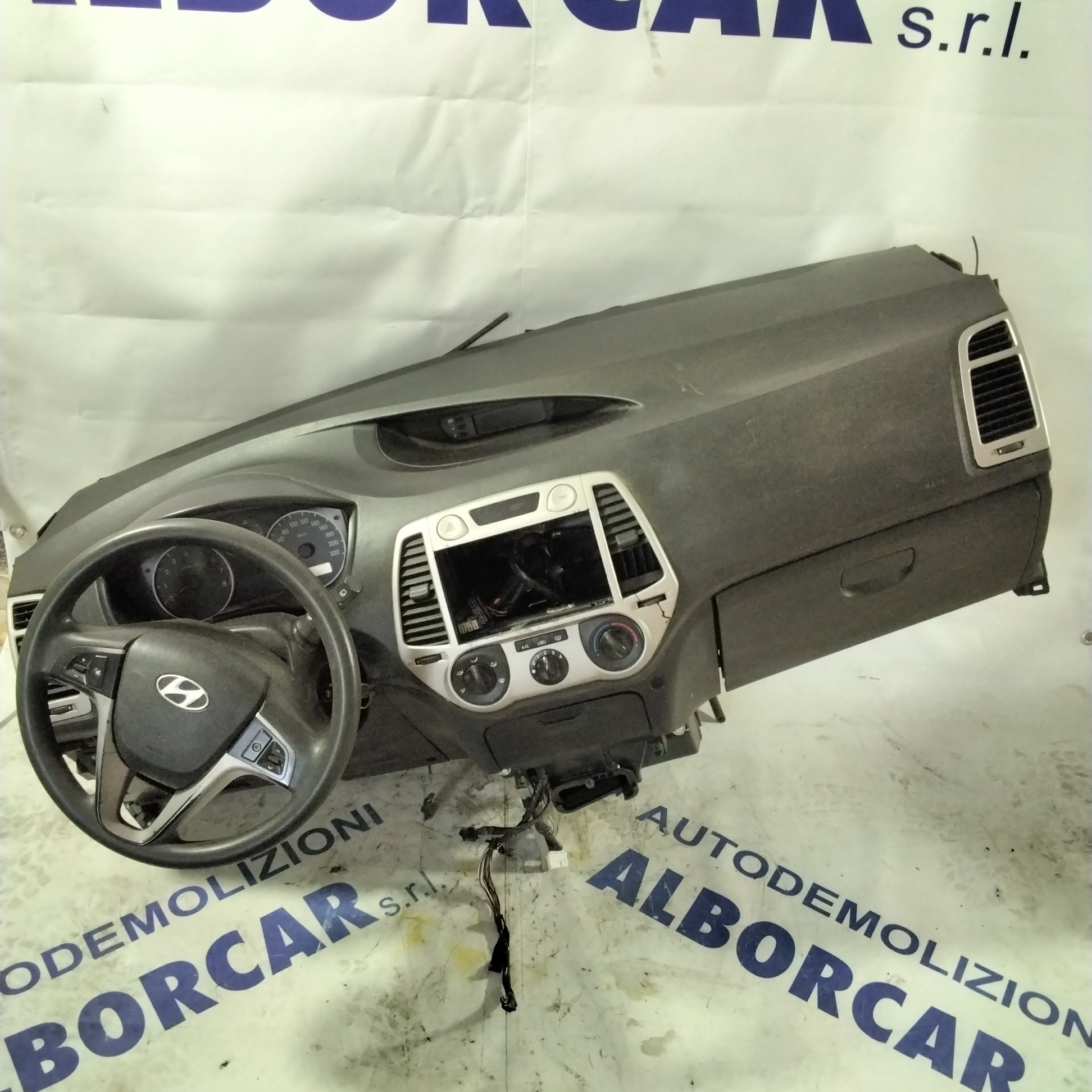dashboard complete with airbag, control unit and seat belts Hyundai i20 year 2006 (sf19p3)