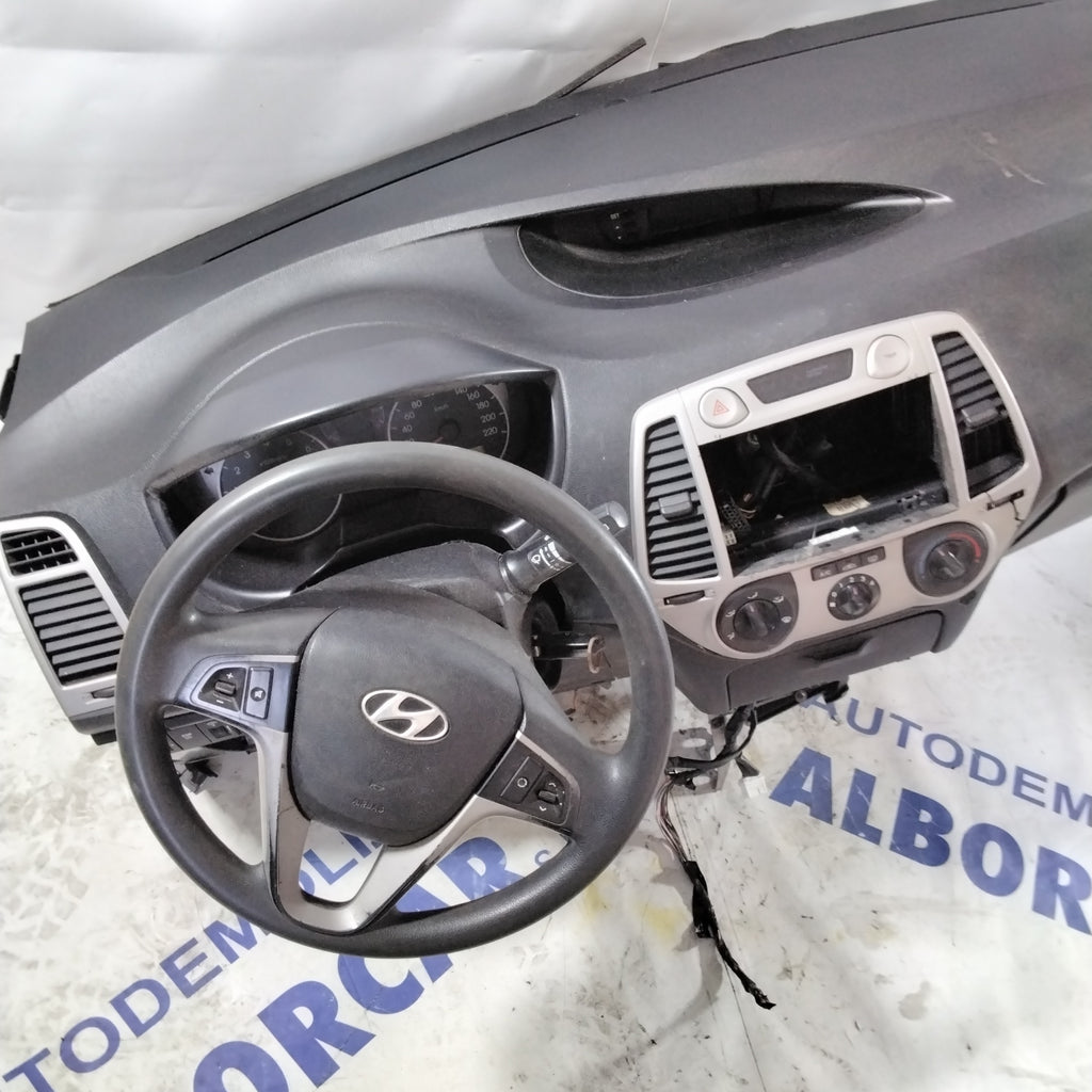 dashboard complete with airbag, control unit and seat belts Hyundai i20 year 2006 (sf19p3)