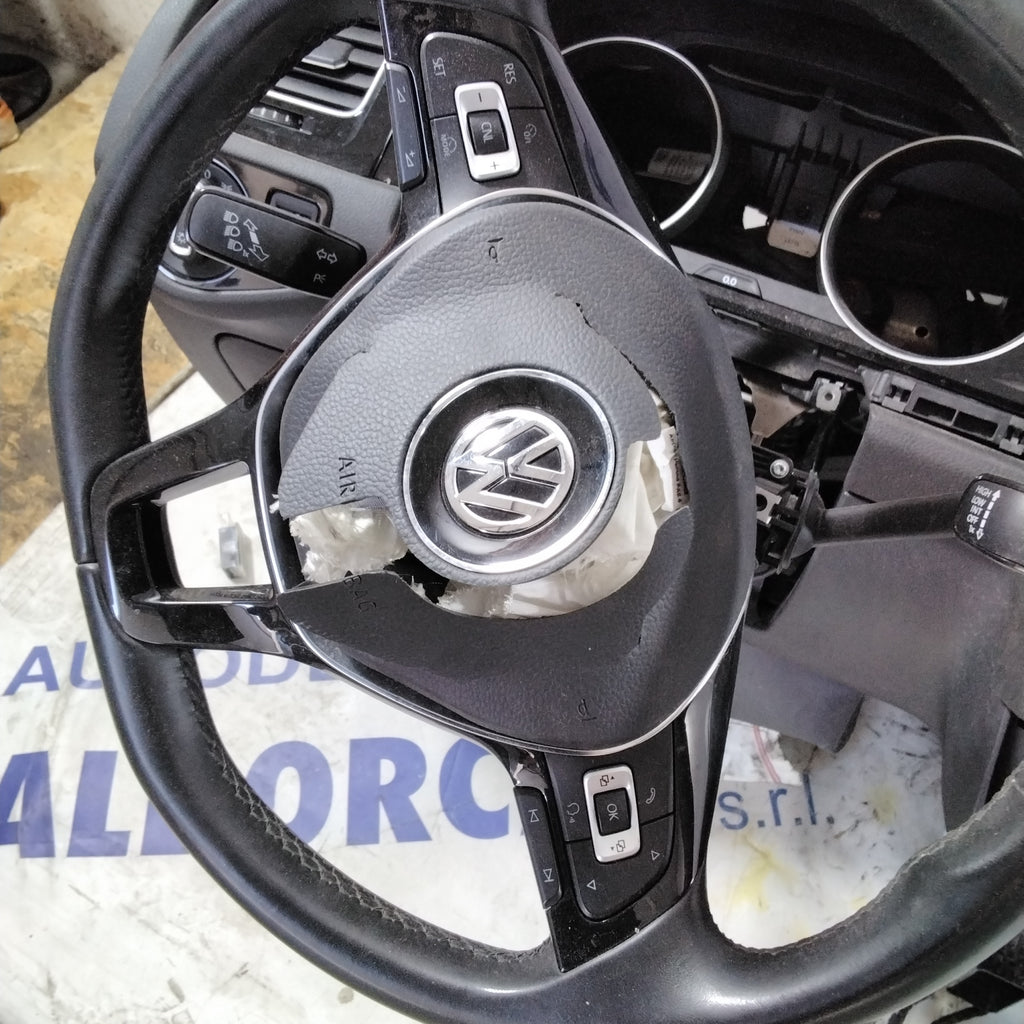 Volkswagen Golf 7 1.6 TDI dashboard with deployed airbag (sf19p3)
