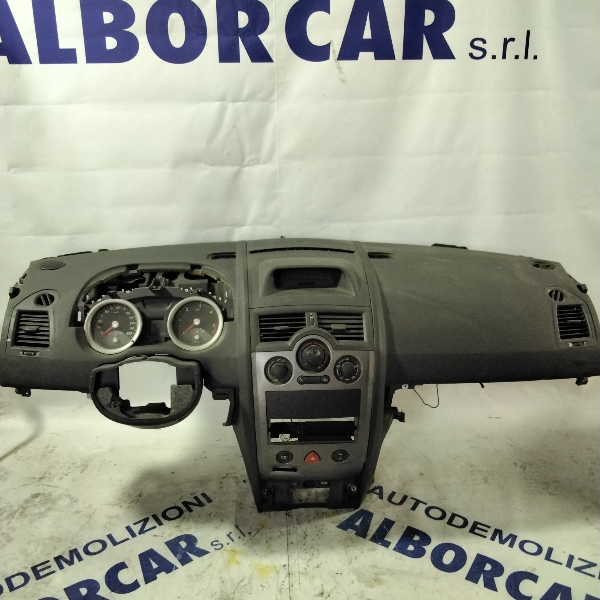 Renault Megane dashboard 2006 (sf19p3)