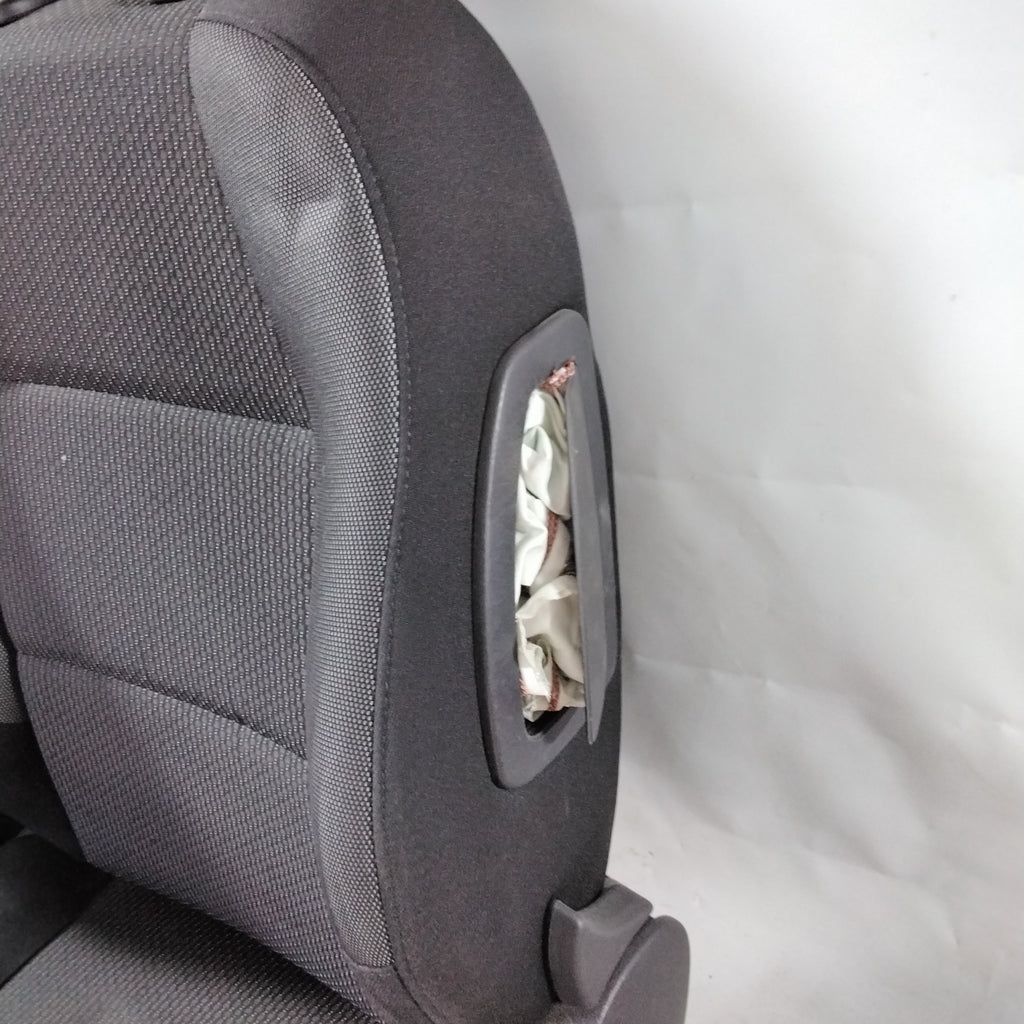 Tapicería Peugeot 207 5 puertas con airbag del lado del conductor explotado, año 2007