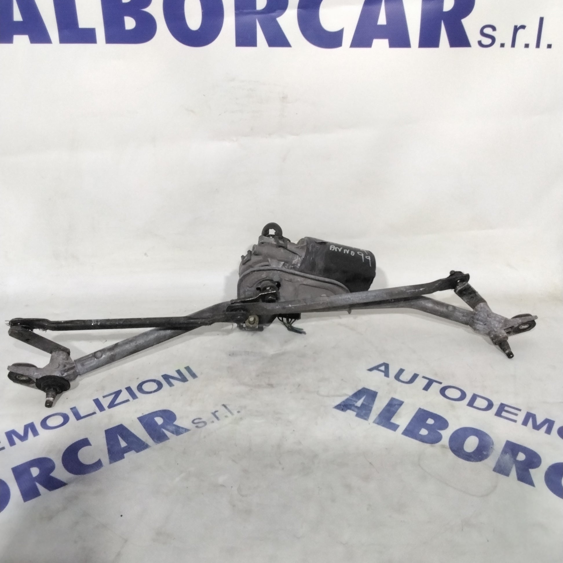 Front Wiper Motor Audi A4 year 1999 code: 8D1955605B (2p)
