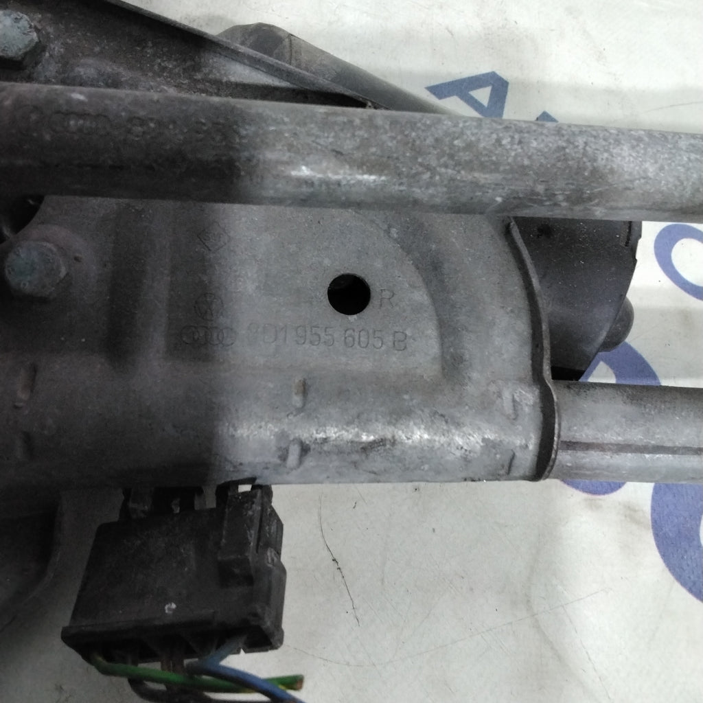 Front Wiper Motor Audi A4 year 1999 code: 8D1955605B (2p)