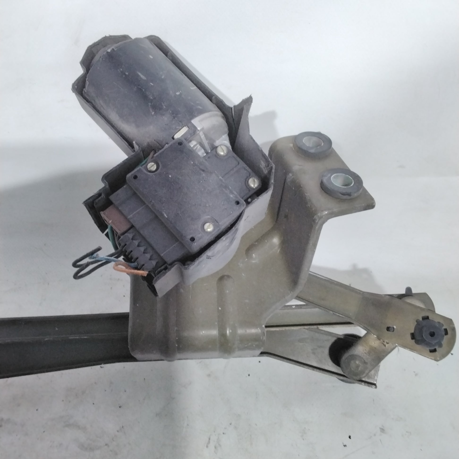 Front Wiper Motor Fiat 500 year 1996 code: 405000010 (2p)