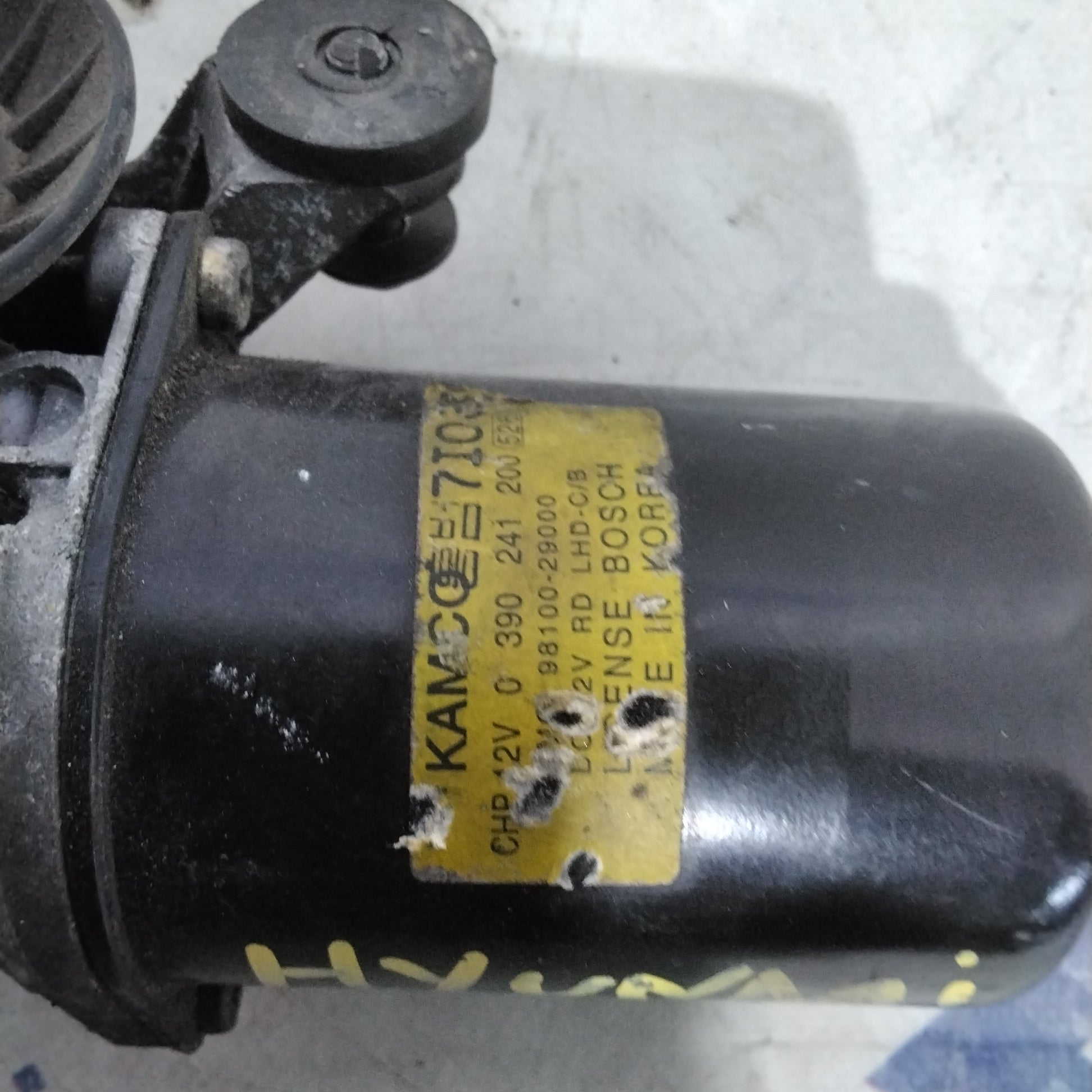 Front Windscreen Wiper Motor Hyundai Accent 1.6 year 1997 part number: 9810029000 (2p)