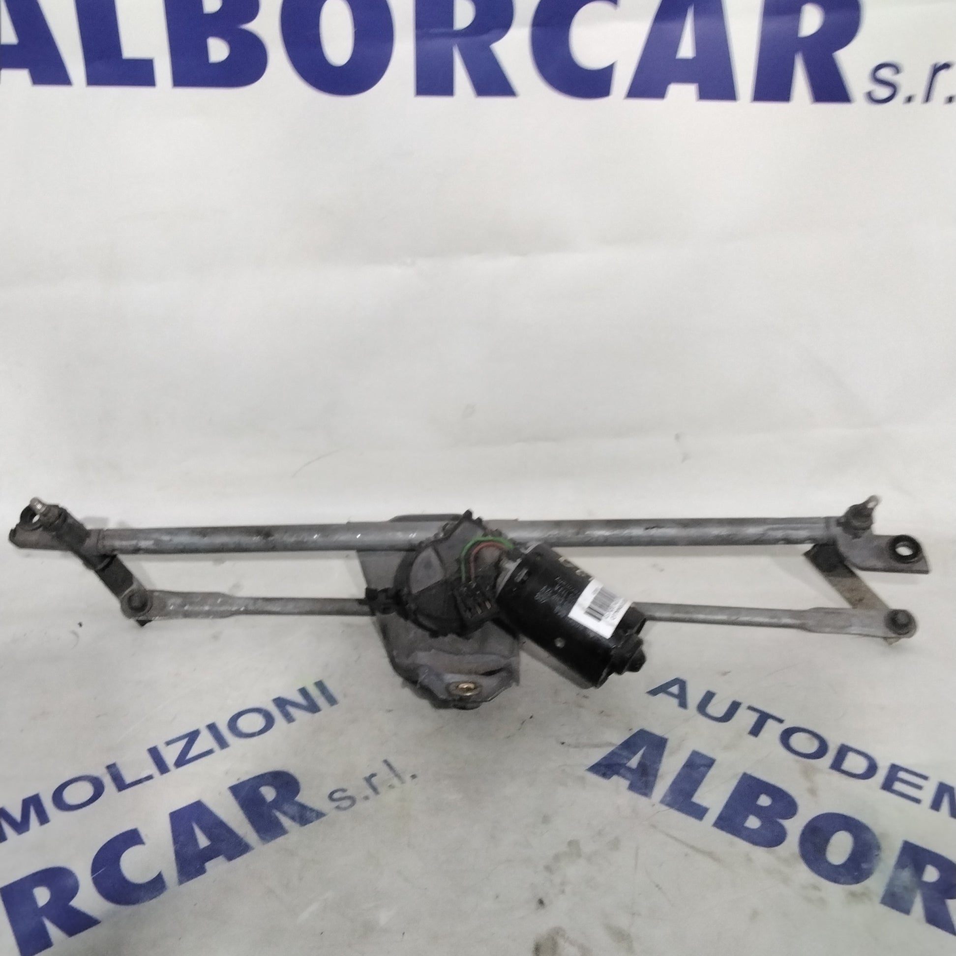 Front Wiper Motor Volkswagen Golf 3 year 1998 code: 0390241109 (2p)