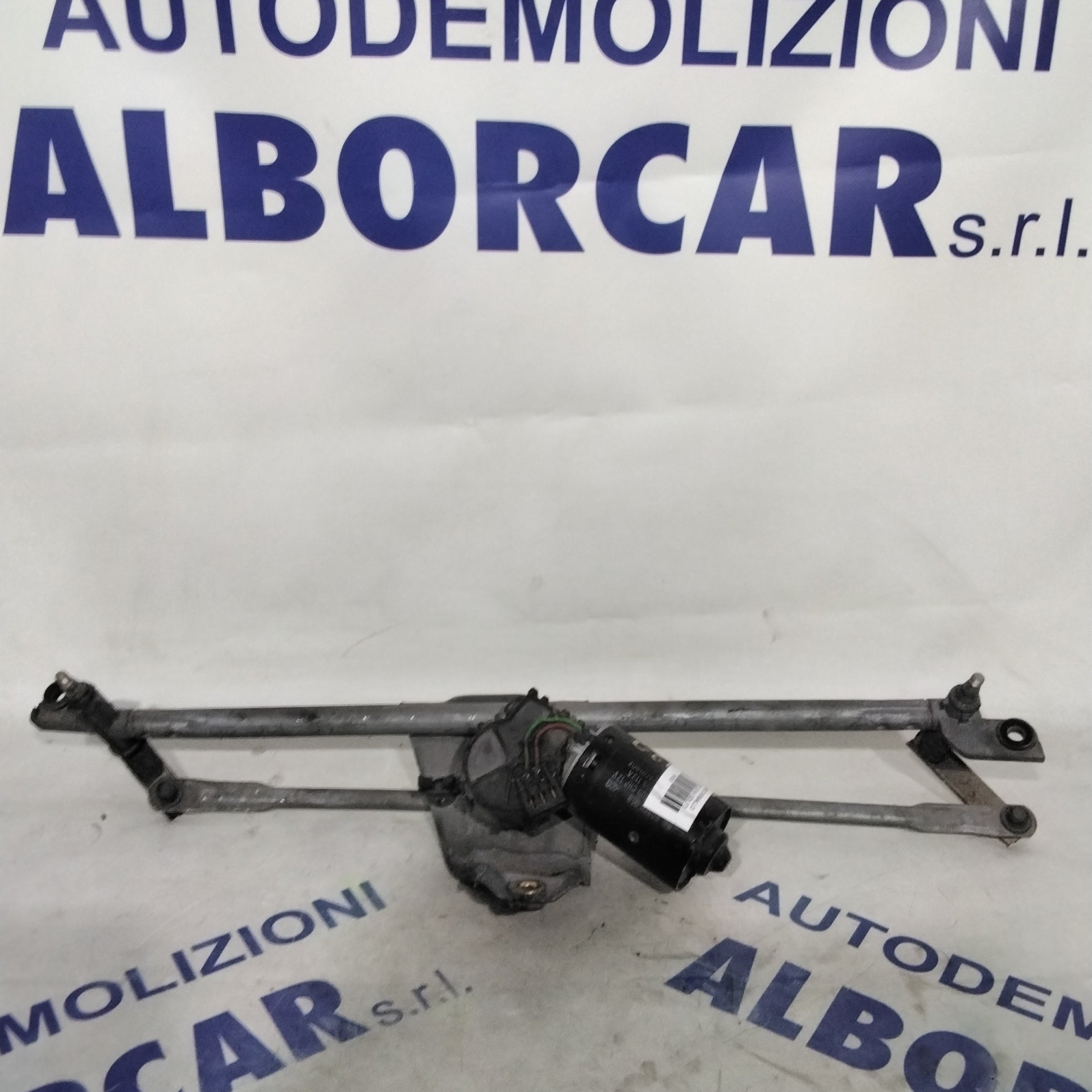 Front Wiper Motor Volkswagen Golf 3 year 1998 code: 0390241109 (2p)