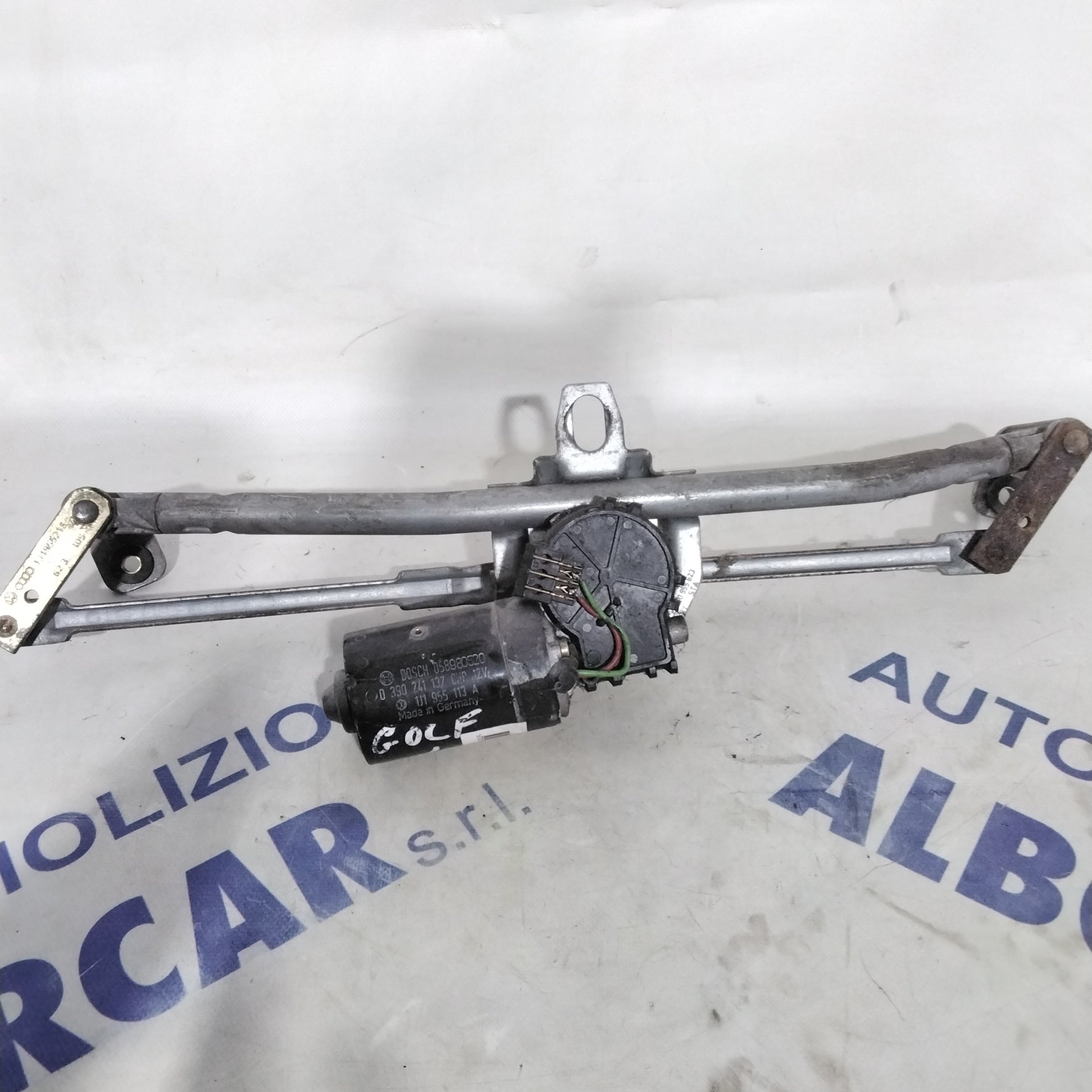 Motor de limpiaparabrisas delantero Volkswagen Golf 4 año 2002 código: 0390241137 (2p)