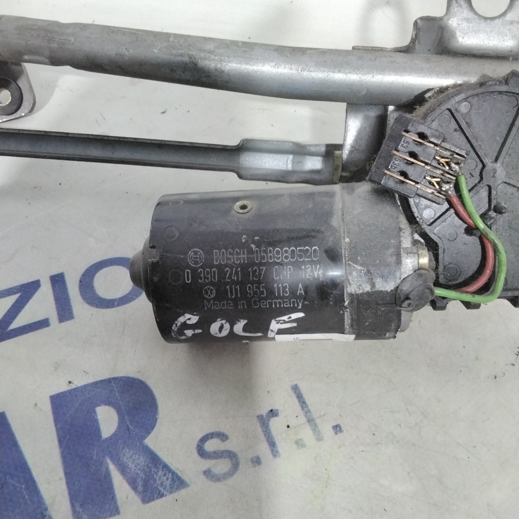 Motor de limpiaparabrisas delantero Volkswagen Golf 4 año 2002 código: 0390241137 (2p)