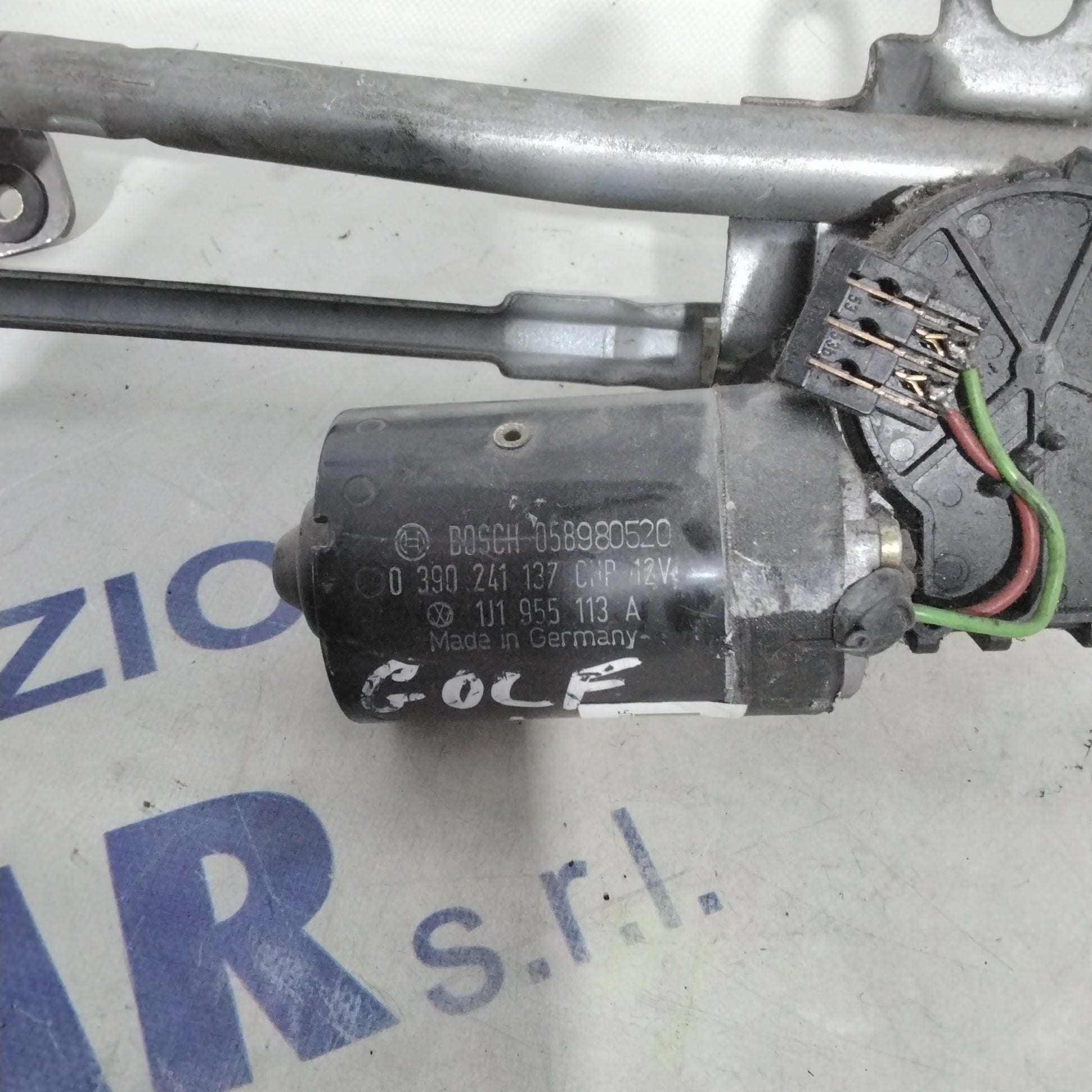Motor de limpiaparabrisas delantero Volkswagen Golf 4 año 2002 código: 0390241137 (2p)