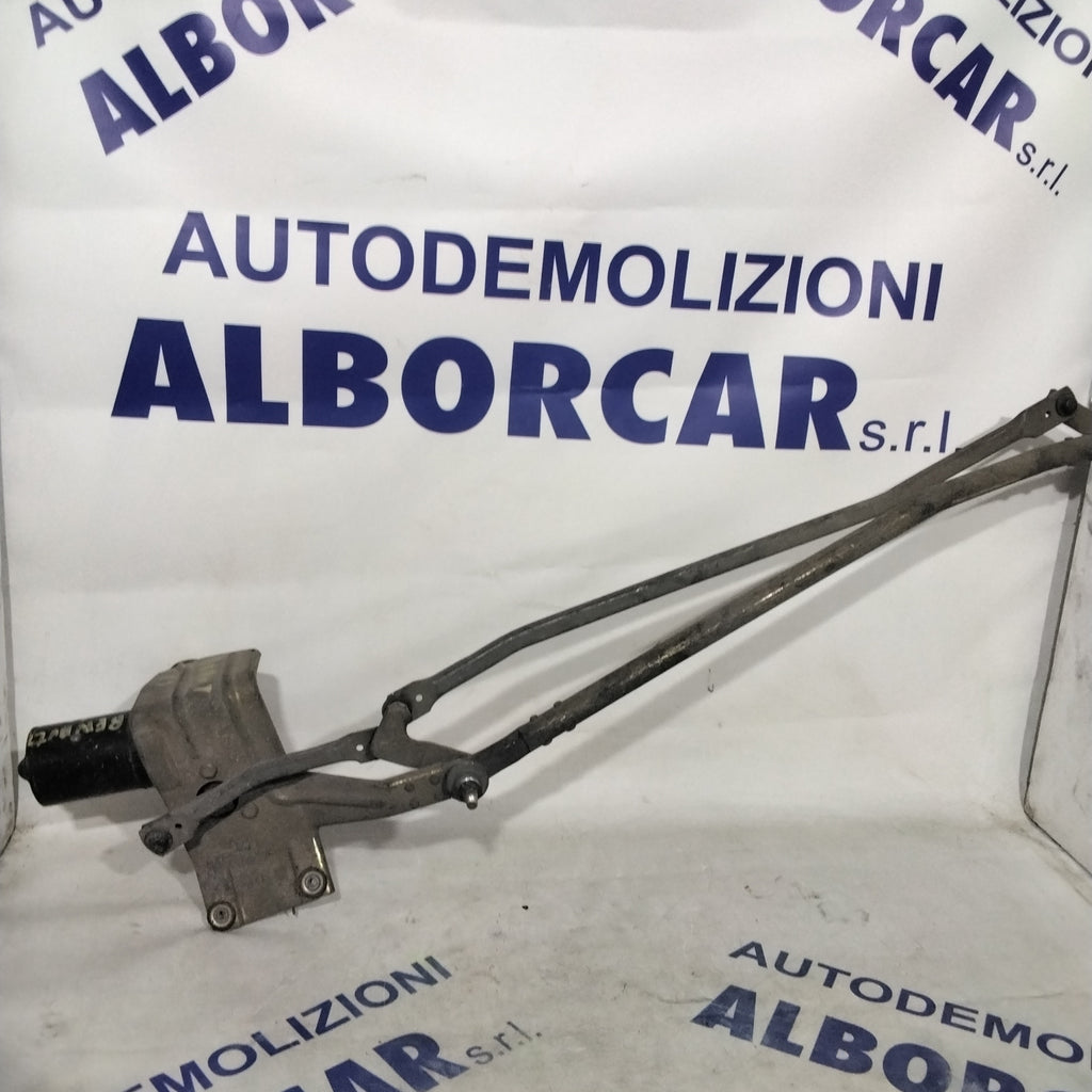 Motor del limpiaparabrisas delantero Renault 19 año 1999 código:0390246326(2p)