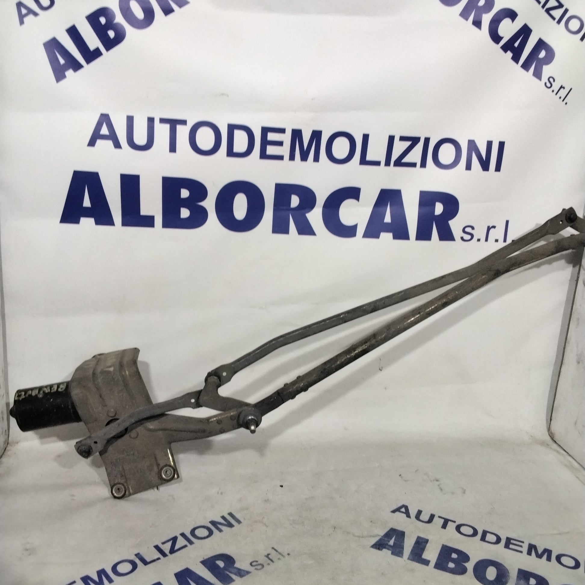 Motor del limpiaparabrisas delantero Renault 19 año 1999 código:0390246326(2p)