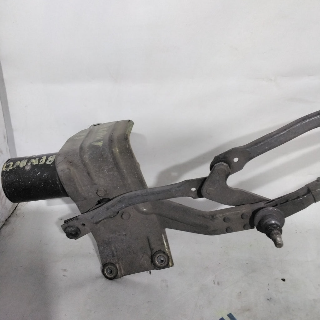 Motor del limpiaparabrisas delantero Renault 19 año 1999 código:0390246326(2p)
