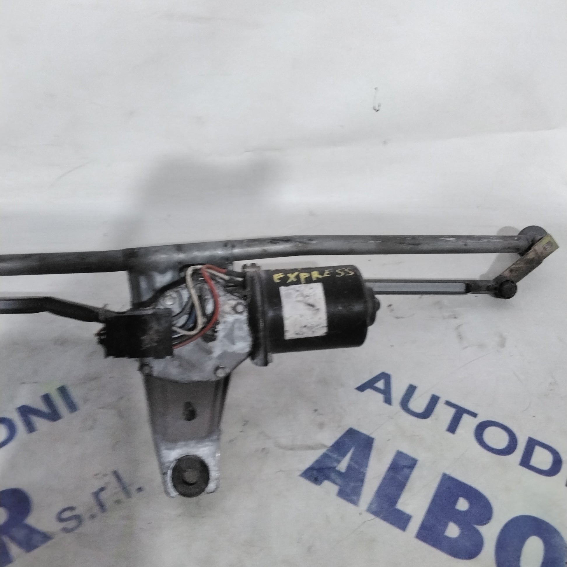 Front Wiper Motor Renault Express year 1997 part number: 7700751187 (2p)