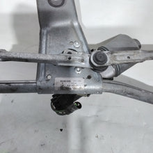 Carica l&#39;immagine nel visualizzatore di Gallery, Motorino Tergicristallo Anteriore peugeot 206 anno 2009 codice:3397020578(2p)
