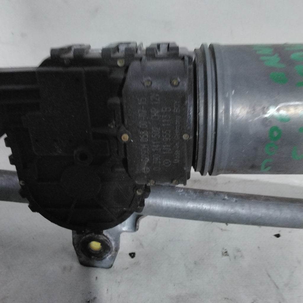 Front Wiper Motor Audi A3 year 2000 code:0390241502(2p)