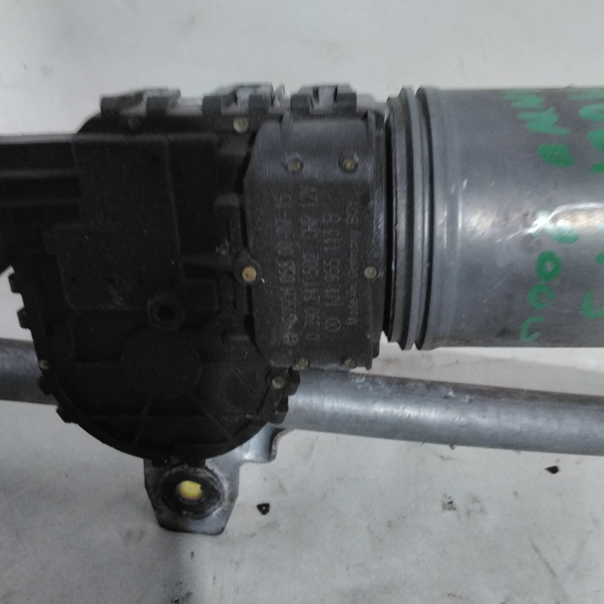 Front Wiper Motor Audi A3 year 2000 code:0390241502(2p)