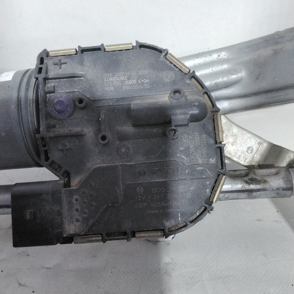 Front Wiper Motor Volkswagen Golf 7 Year 2017 Part Number: 3397021672(2p)