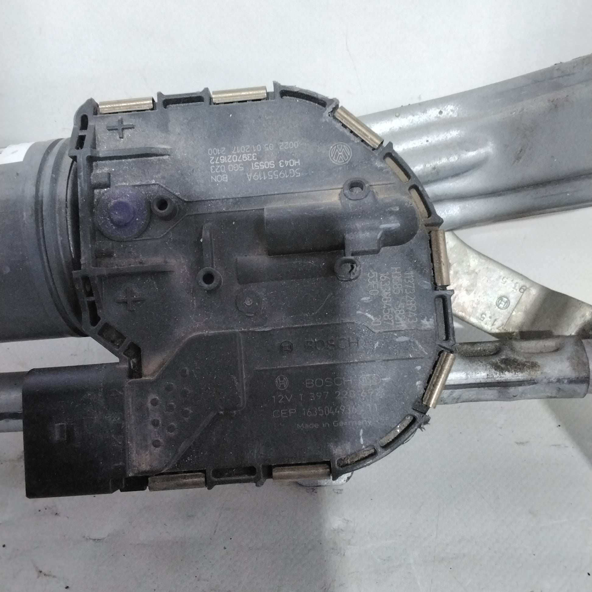 Front Wiper Motor Volkswagen Golf 7 Year 2017 Part Number: 3397021672(2p)