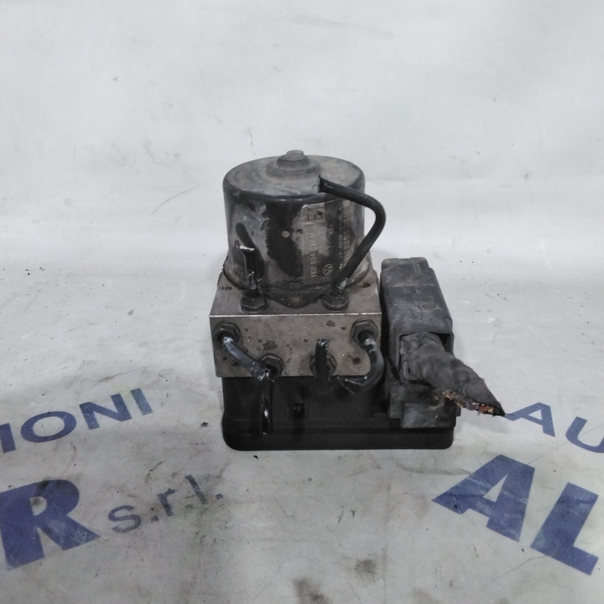 ABS pump control unit Volkswagen Golf 5 2.0 TDI year 2008 code: 10020601064 (sfA3 p6)