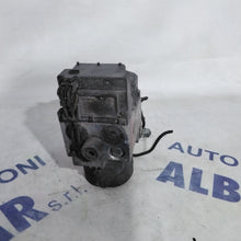 Carica l&#39;immagine nel visualizzatore di Gallery, Pompa Centralina ABS audi A4 1.9 tdi anno 1999 codice:0265216562(sfA3p5) /0265201049
