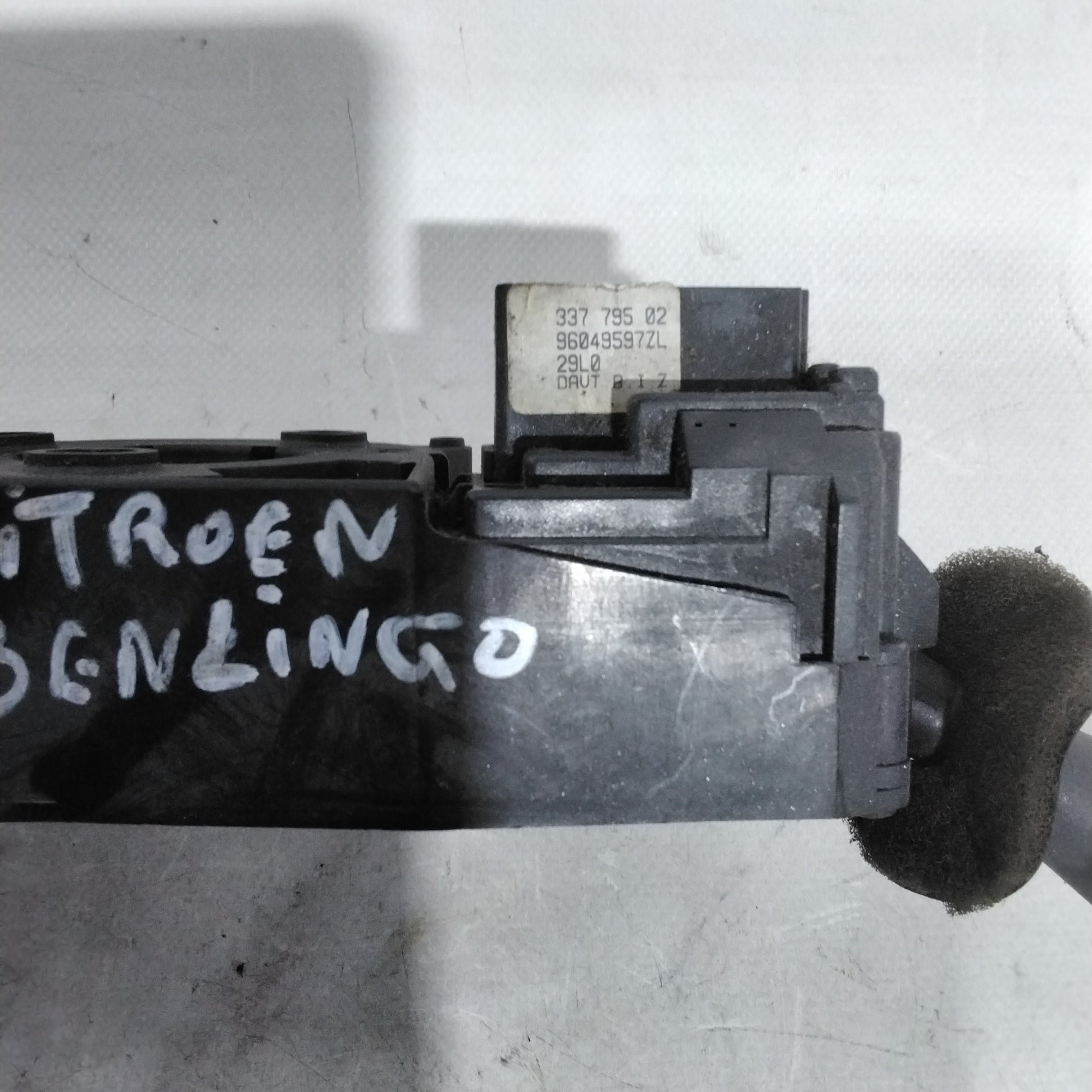 Indicator stalk Citroen Berlingo year 2002 code: 61557114 (sfA2)