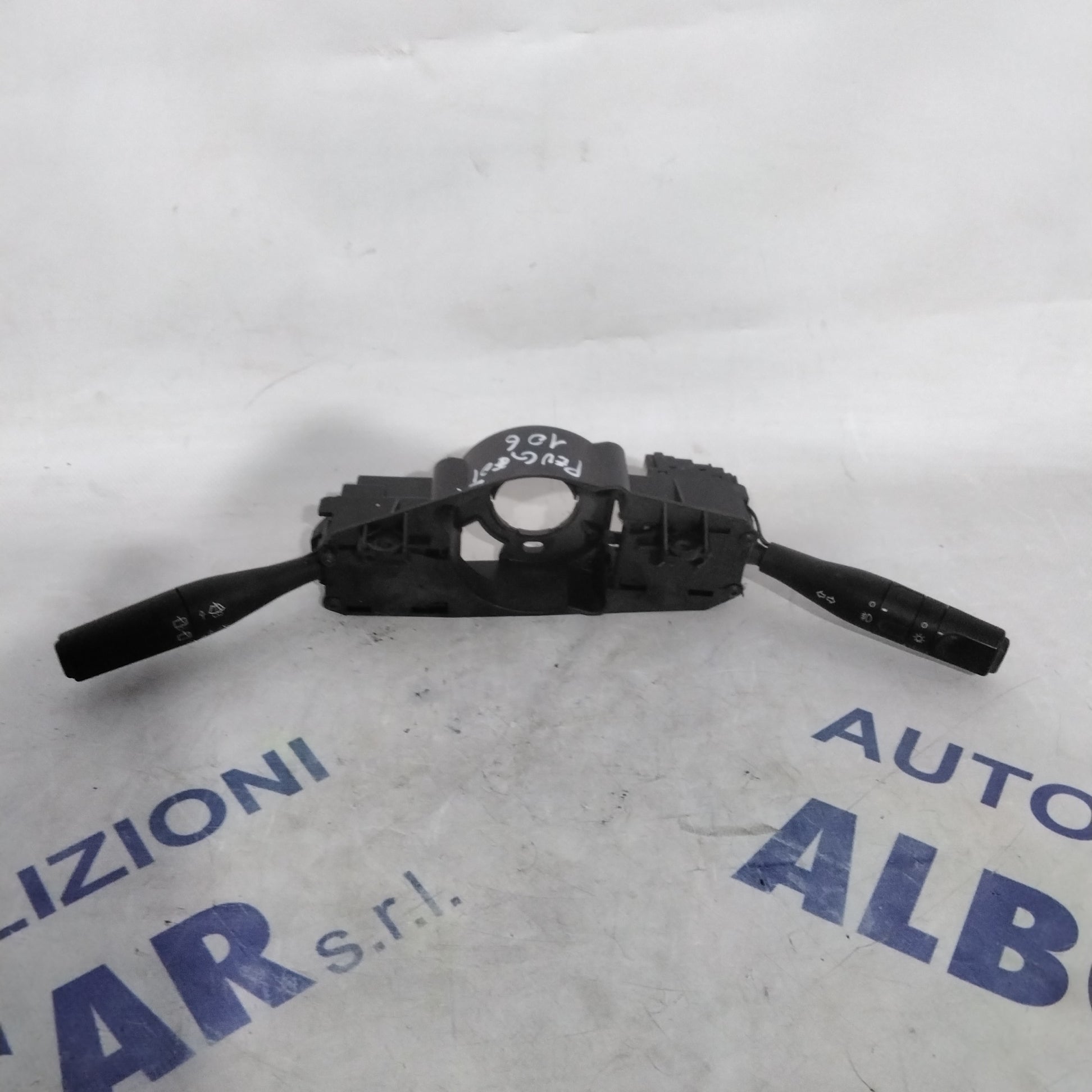Indicator stalk Peugeot 106 year 1998 code:33779503(sfA2)