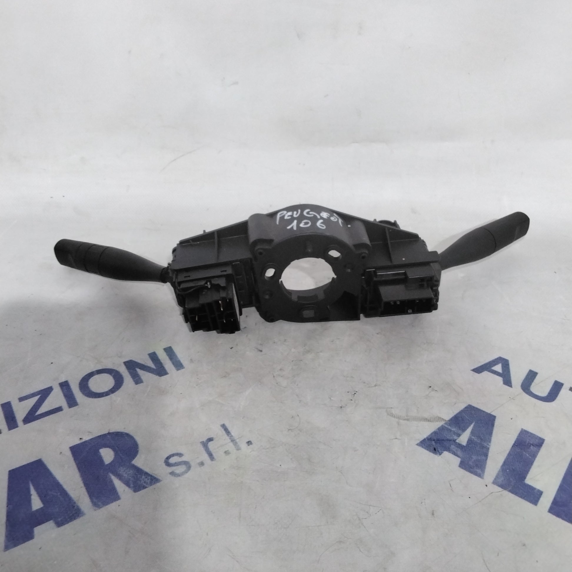Indicator stalk Peugeot 106 year 1998 code:33779503(sfA2)