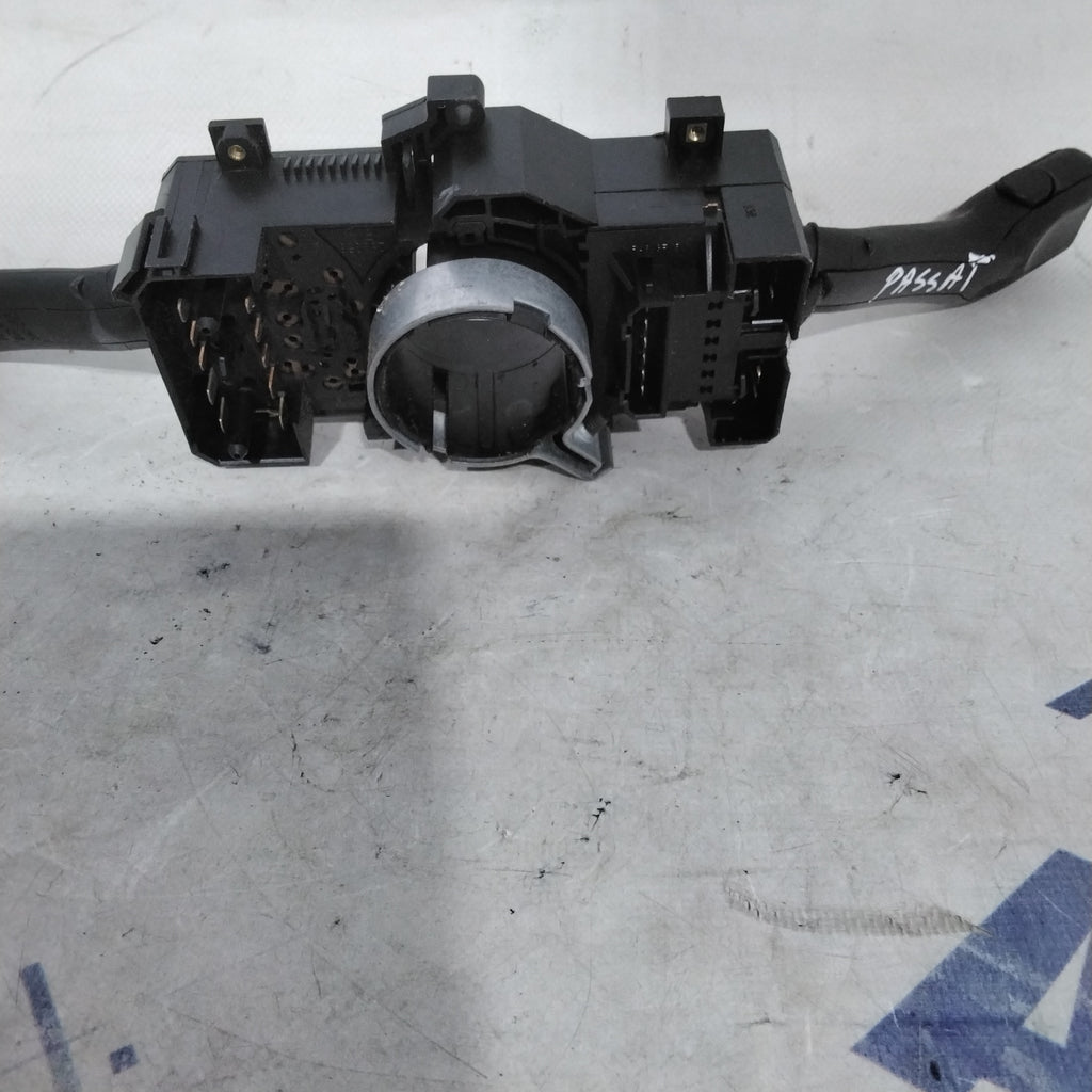 Turn signal switch Volkswagen Passat year 1998 code:202852(sfA2)