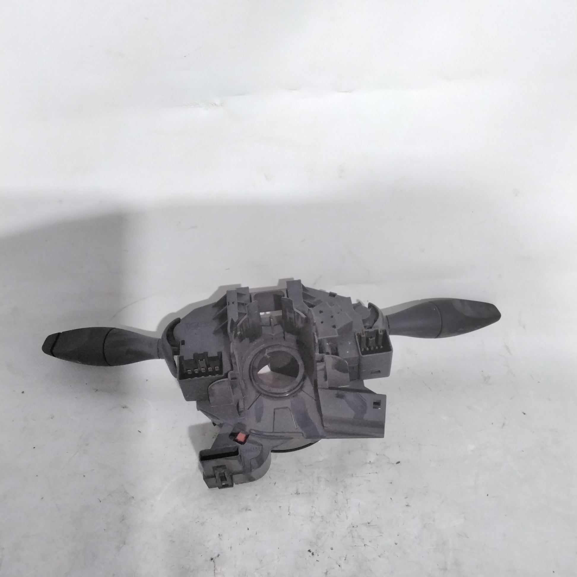 Turn signal switch Ford Focus year 2002 code: 98AG17A553(sfA2)