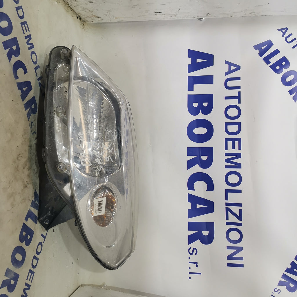 Dacia Sandero left headlight year: 2009 (sf8p5)