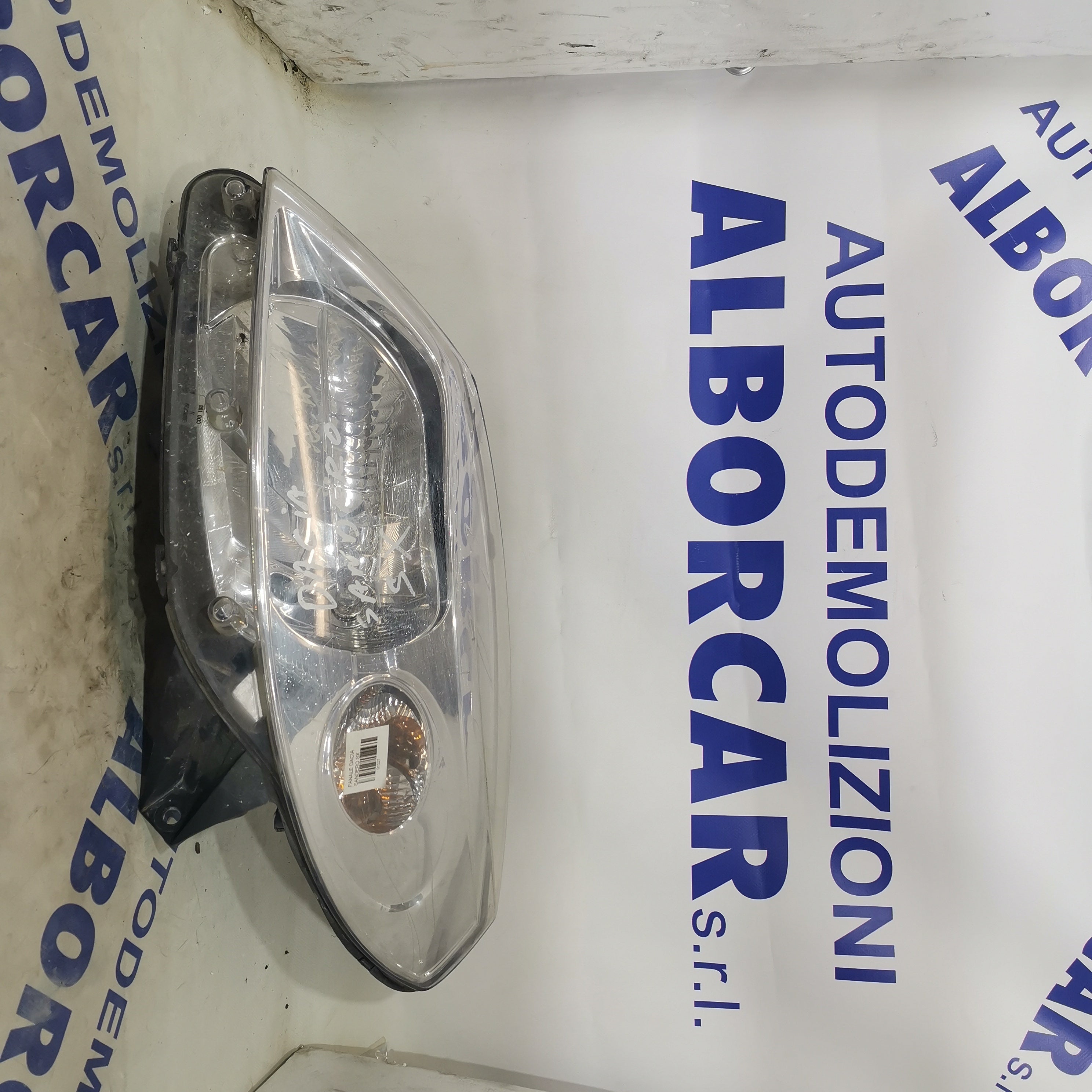 Dacia Sandero left headlight year: 2009 (sf8p5)