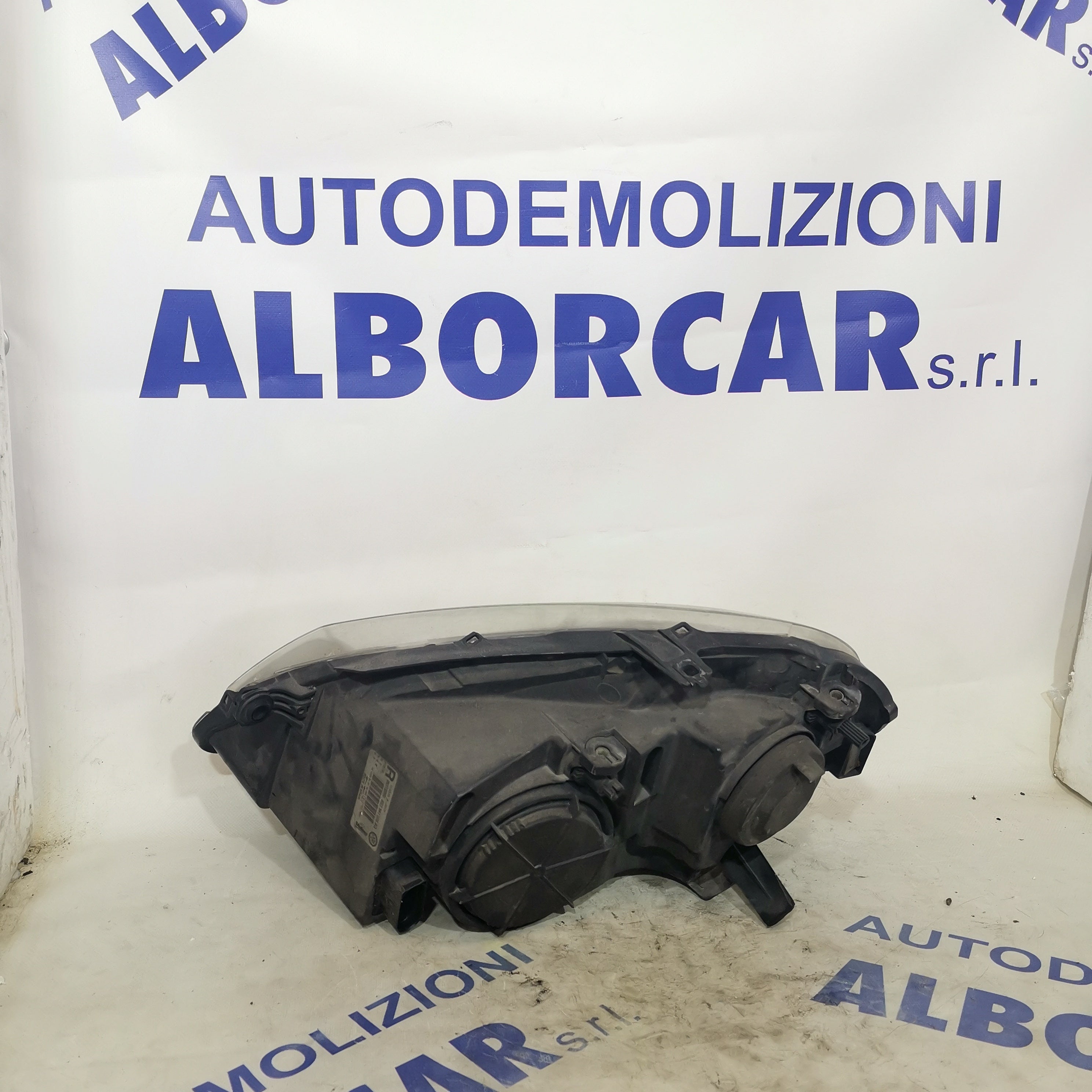 Volkswagen Polo right headlight year: 2007 code 89312000(sf9p2)