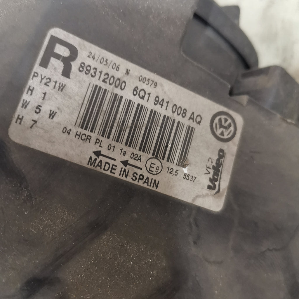 Volkswagen Polo right headlight year: 2007 code 89312000(sf9p2)