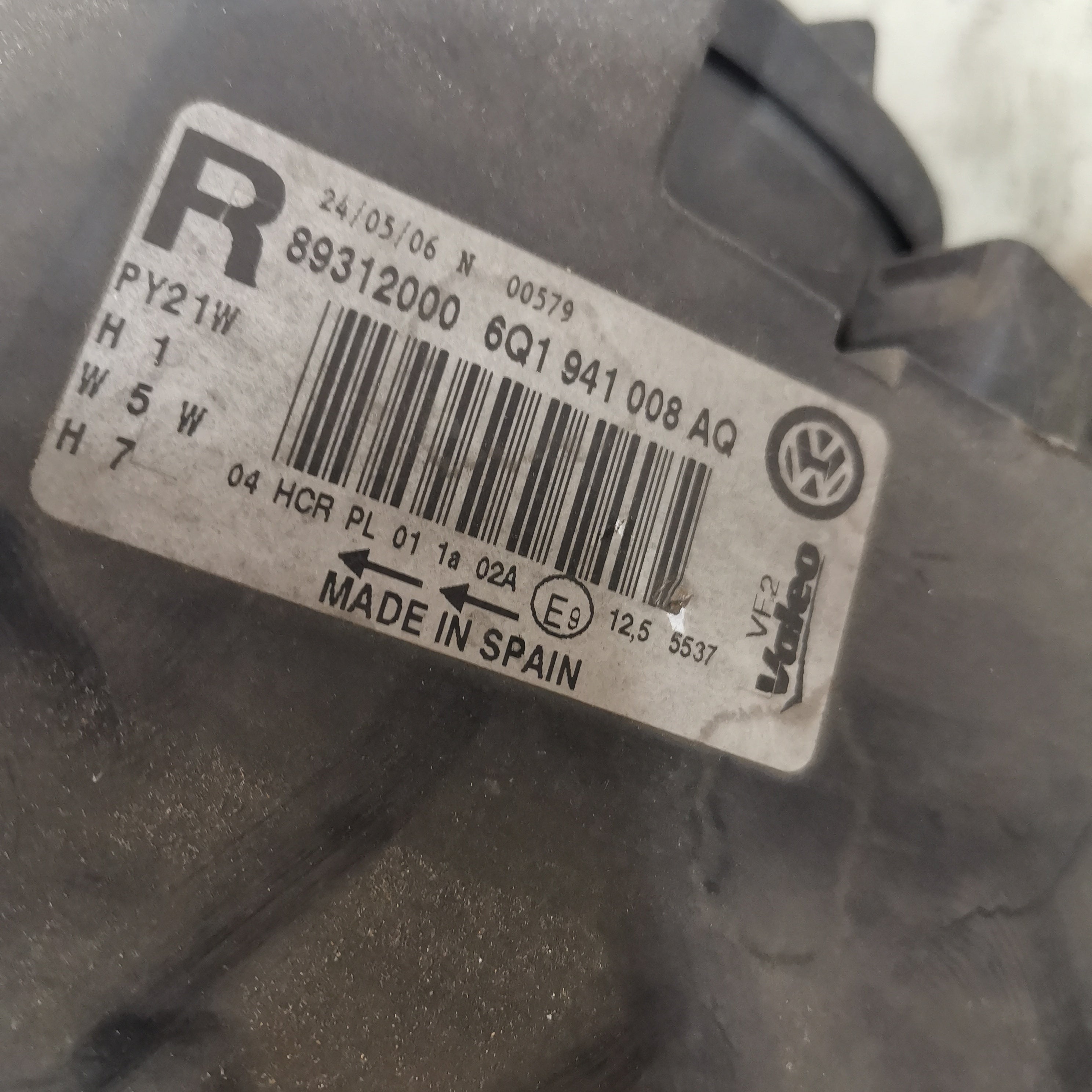 Volkswagen Polo right headlight year: 2007 code 89312000(sf9p2)