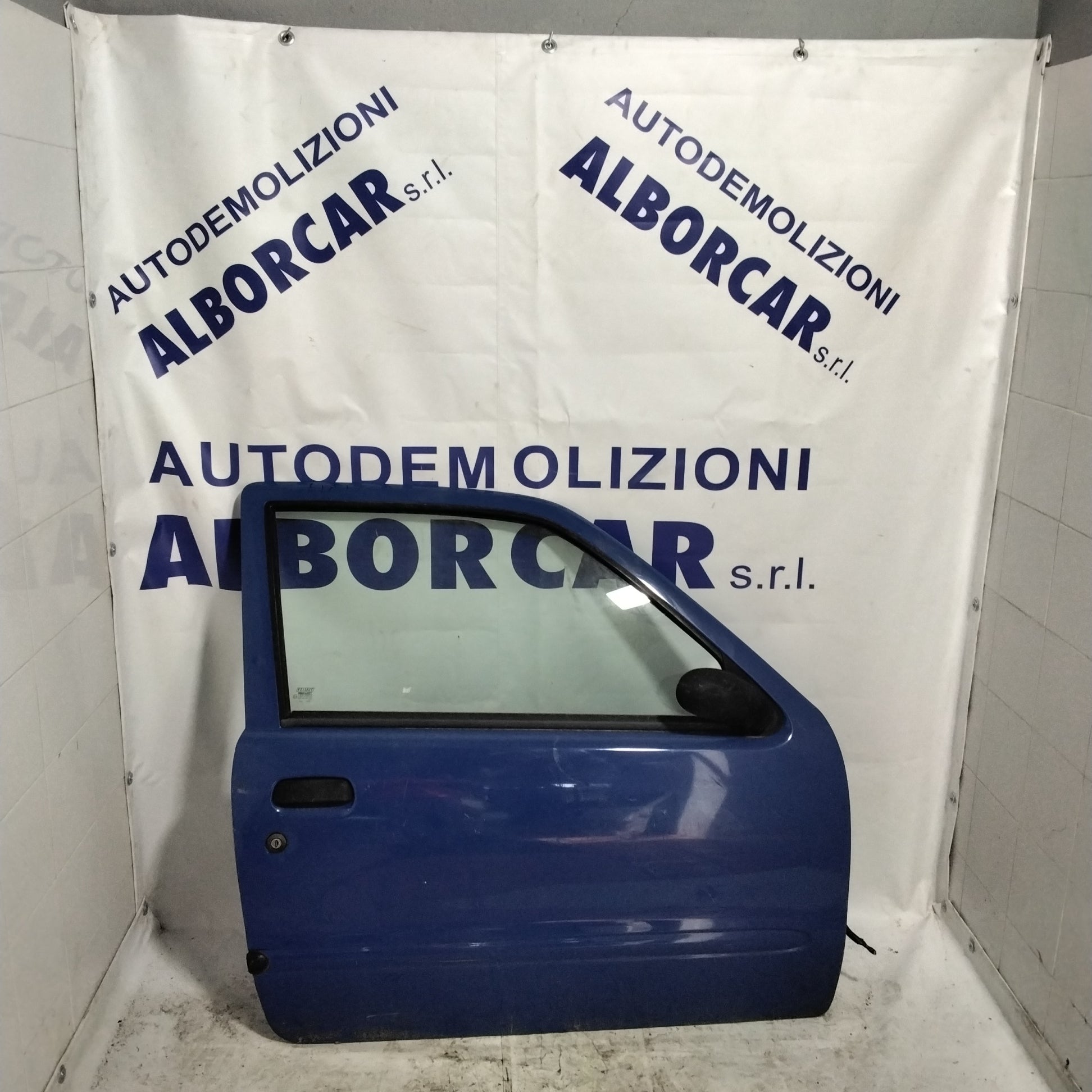 puerta delantera derecha Fiat 600 año 1993-2002 (sf1e1) colores (azul, celeste, blanco)