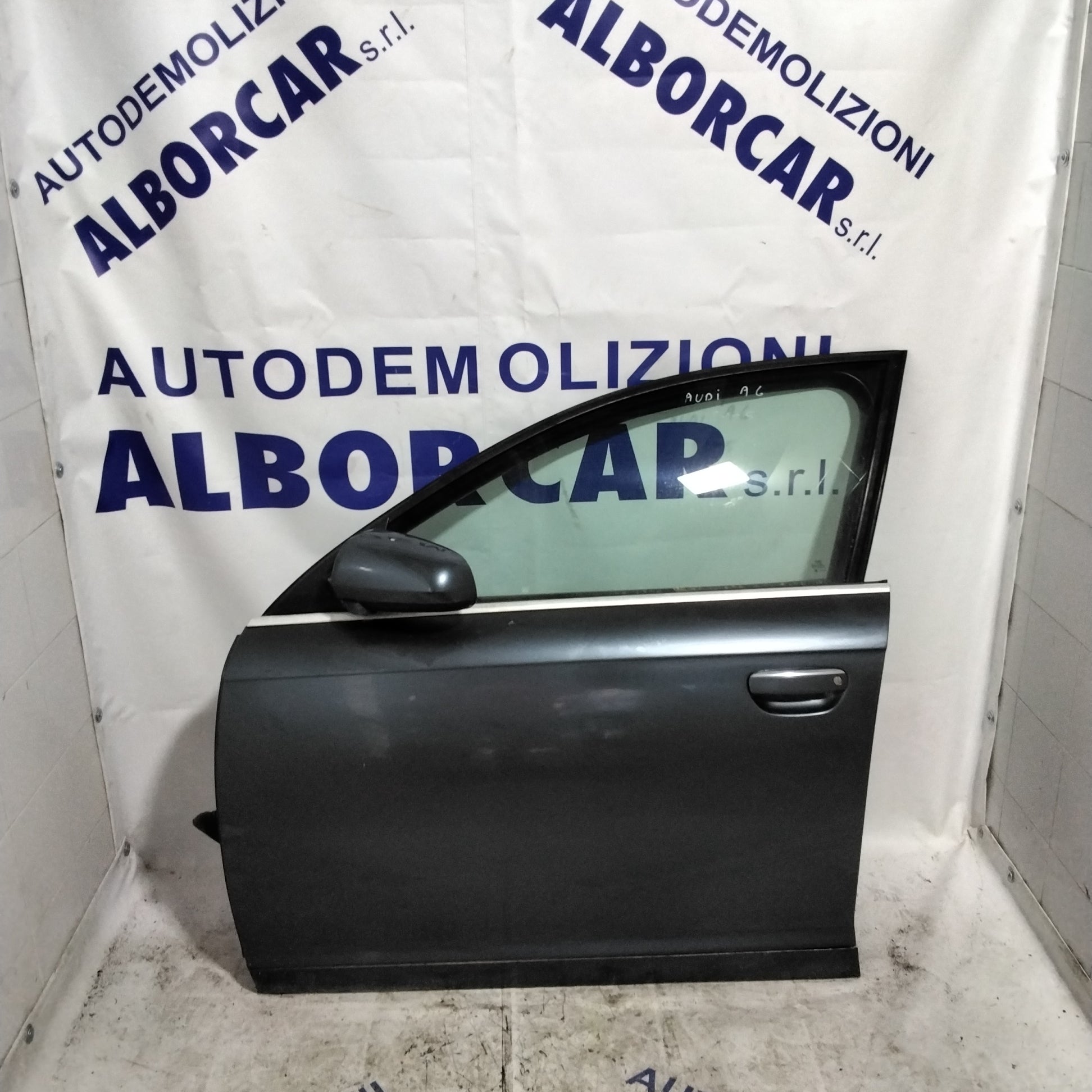 Audi A6 front left door 5-door year 2005 (sf1e1)