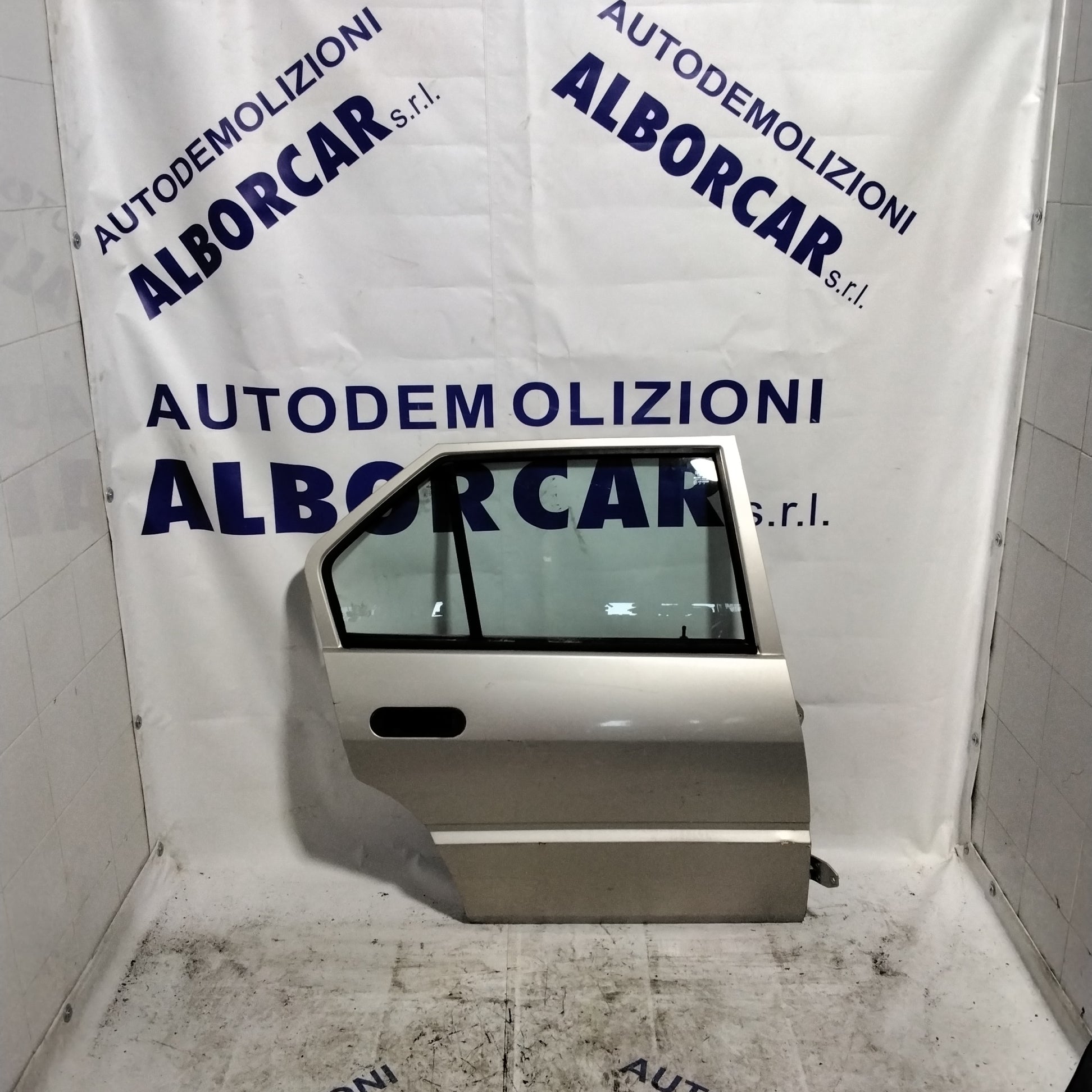 Puerta / portón, Alfa Romeo 33 trasero derecho año 1980-1987 (sf1e1)