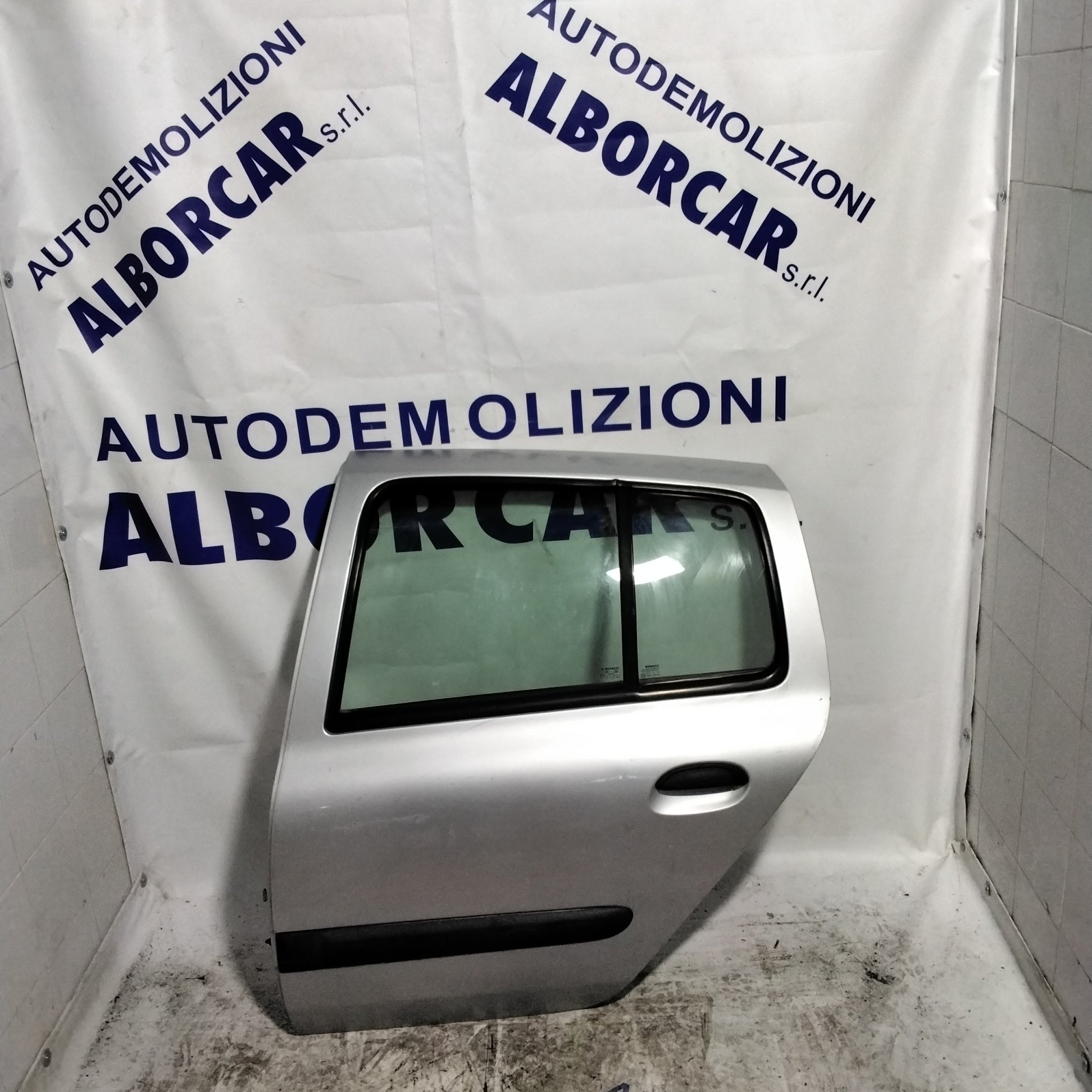 Complete left rear Renault Clio door, year 2004