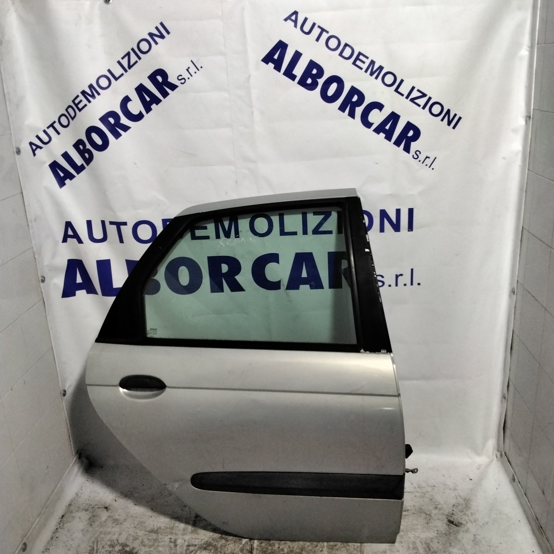Renault Scenic rear right door year (1993-1996)