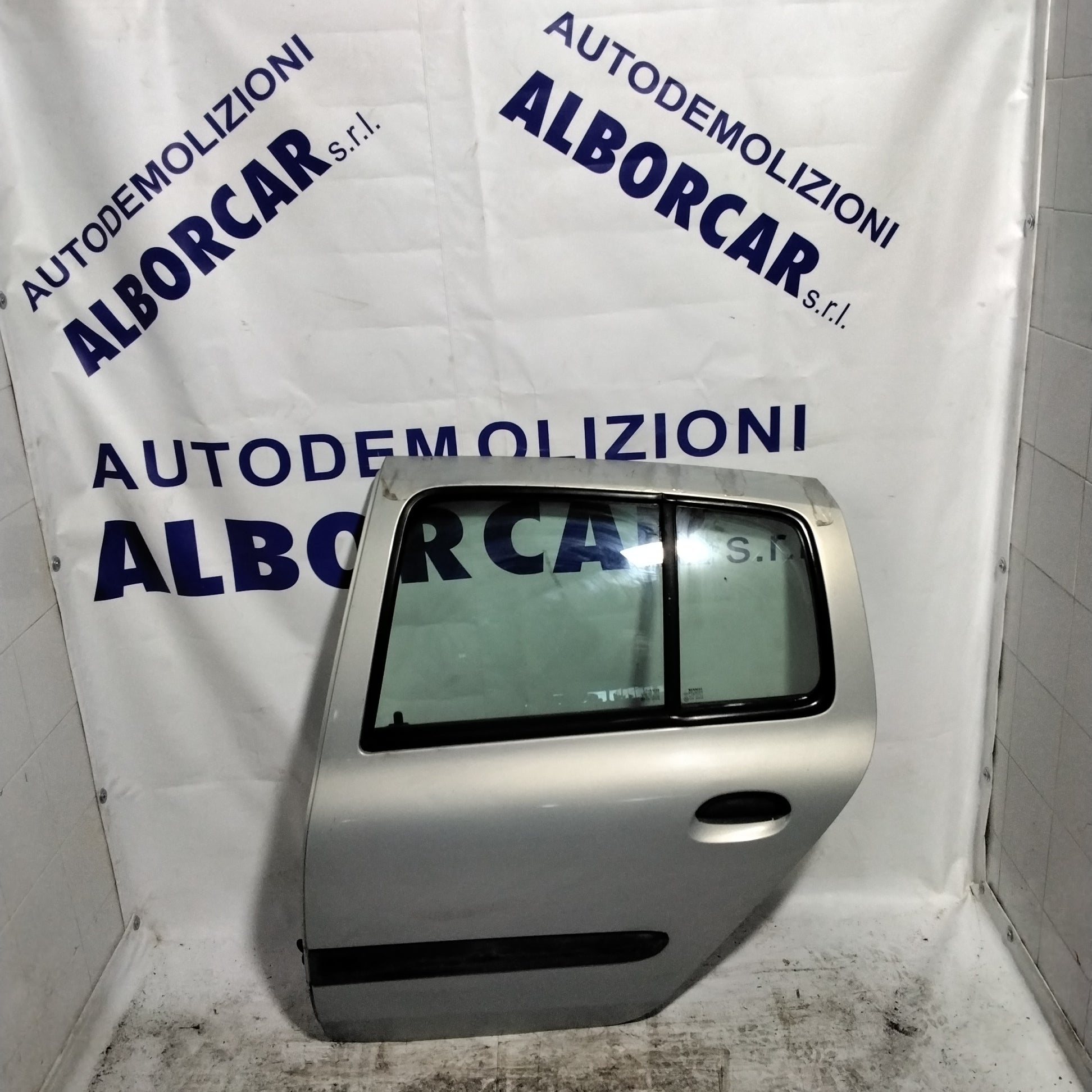 Renault Clio (2005) rear left door (sf1e1)