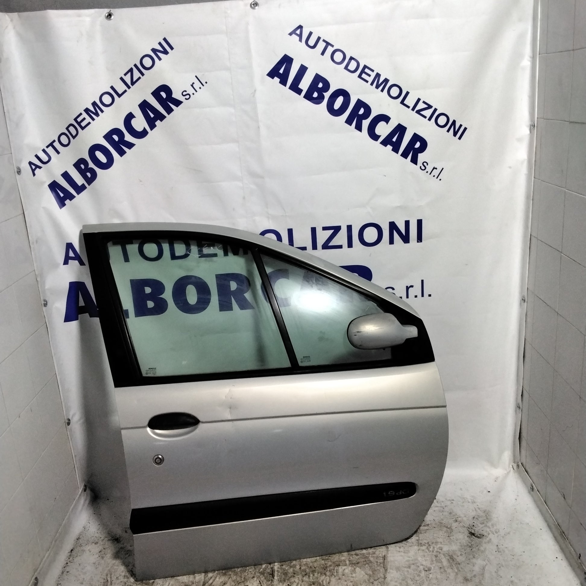 Renault Scenic (2000) front right door