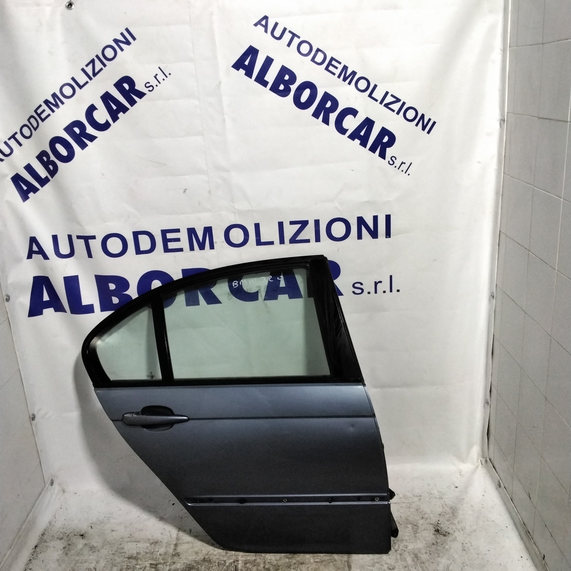 BMW 320 rear right door (2006-2007) (sf1e1)
