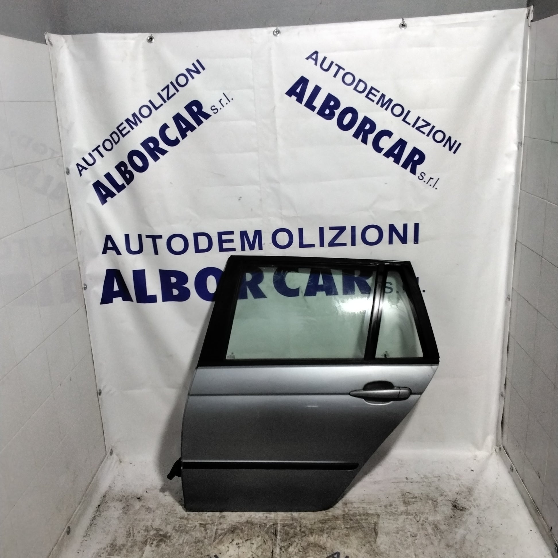 BMW 320 (3 Series) rear left door (2004-2005) (sf1e1)
