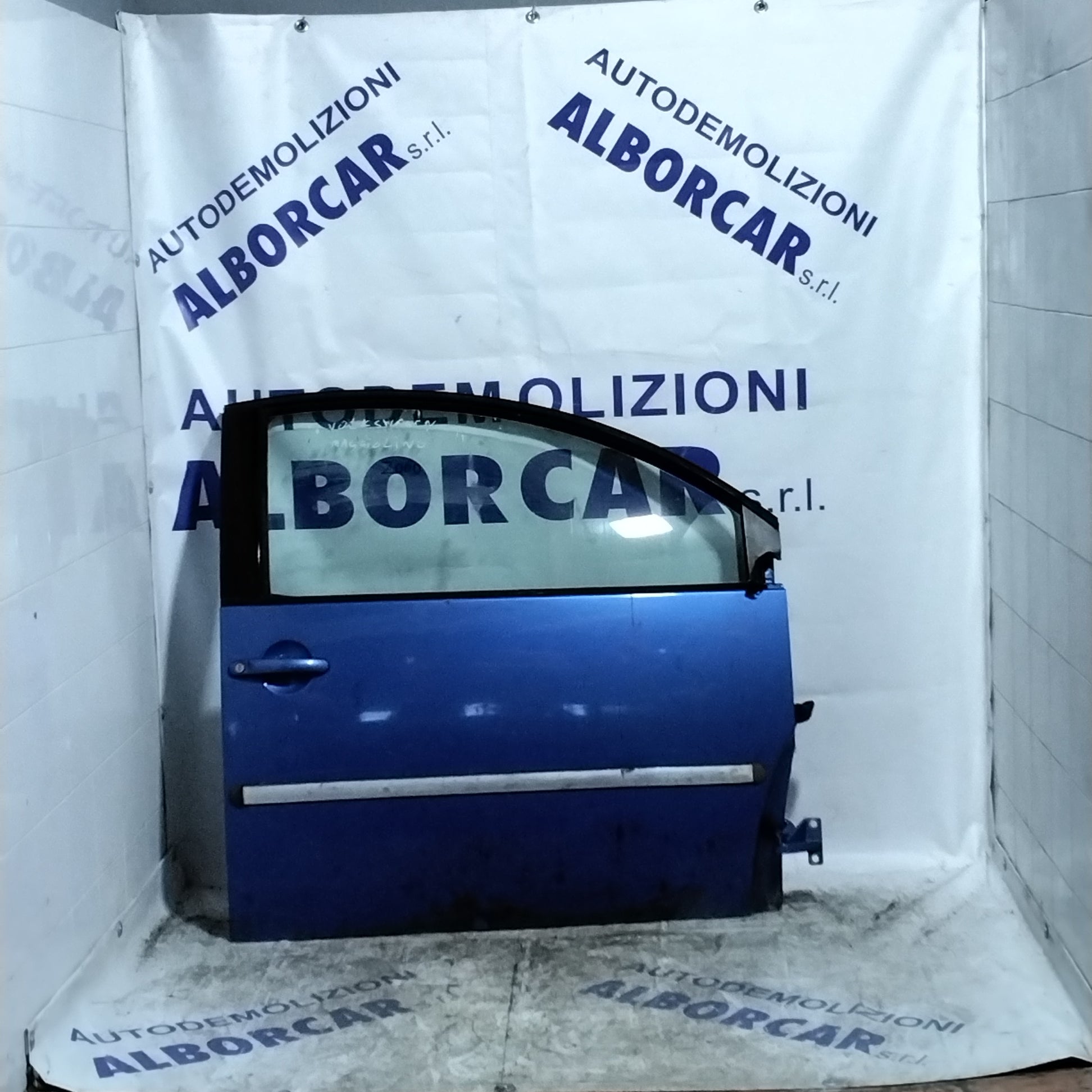 Volkswagen Beetle front right door/wing 2000 (sf1e1)