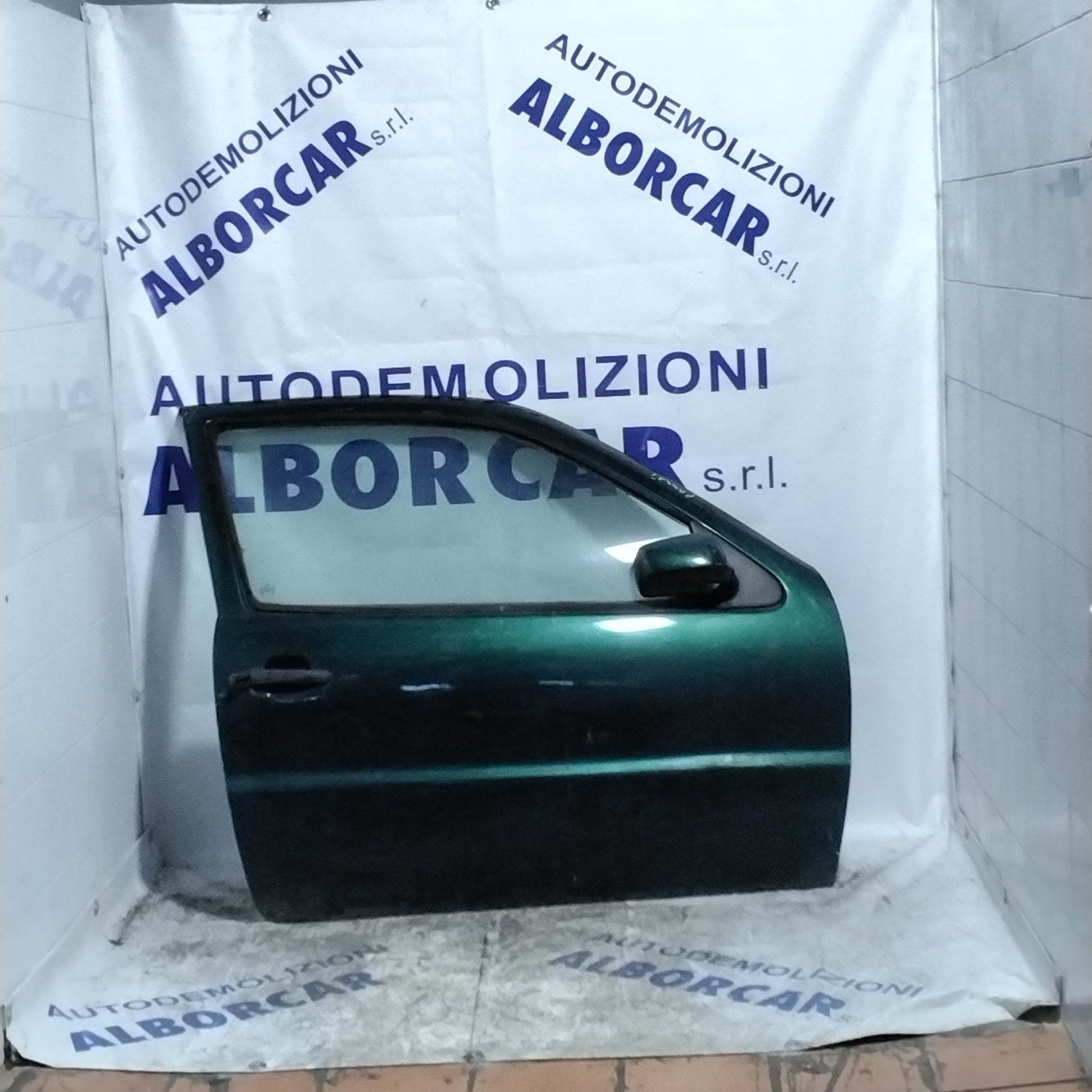 right front door Volkswagen Passat year 1999
