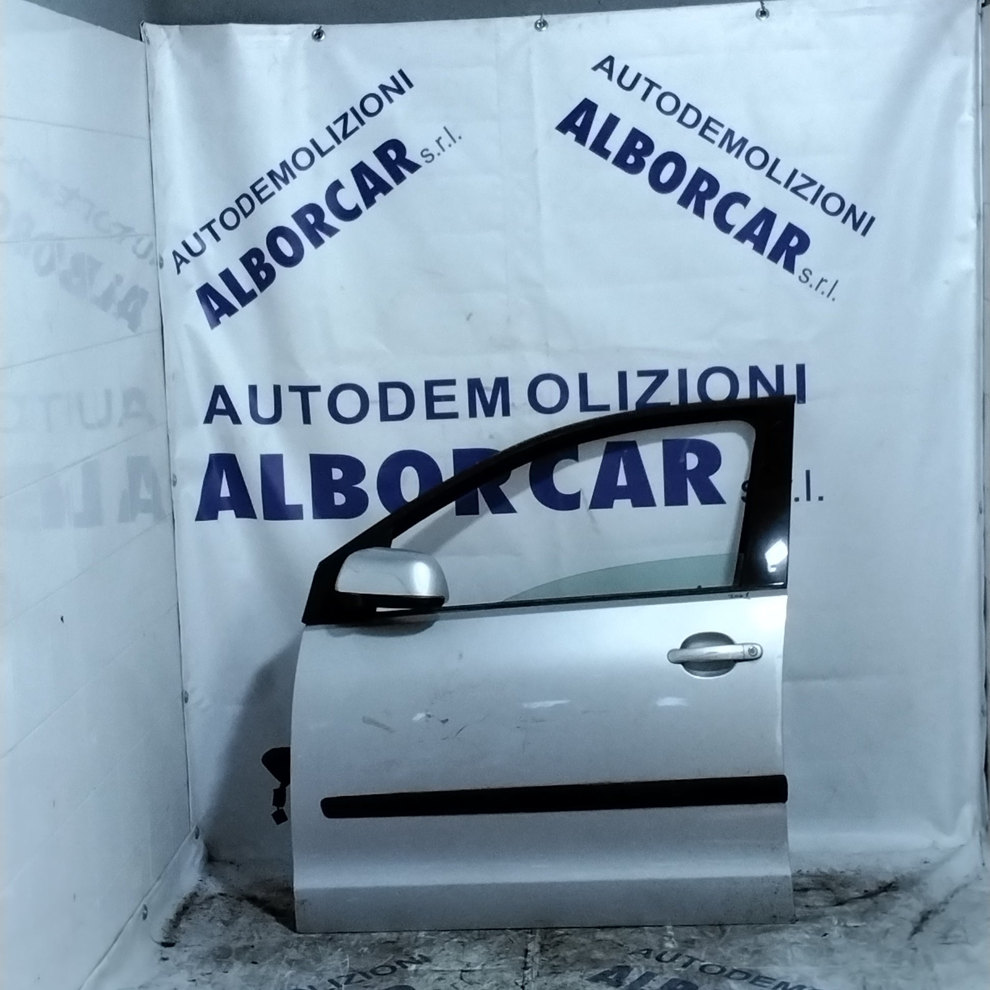 Volkswagen Polo 2001 front left door (sf1e1)