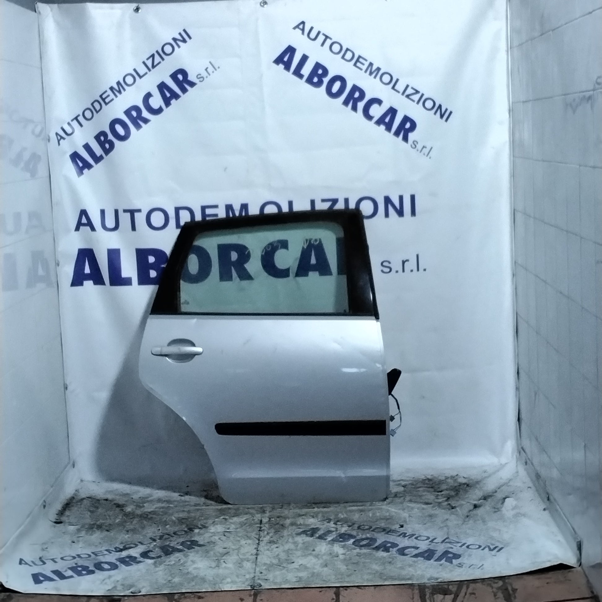 right rear door Volkswagen Polo year 2003